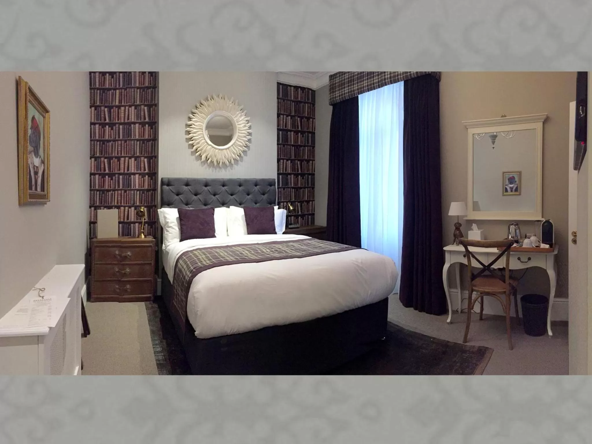 Photo of the whole room, Bed in The One Tun Pub & Rooms