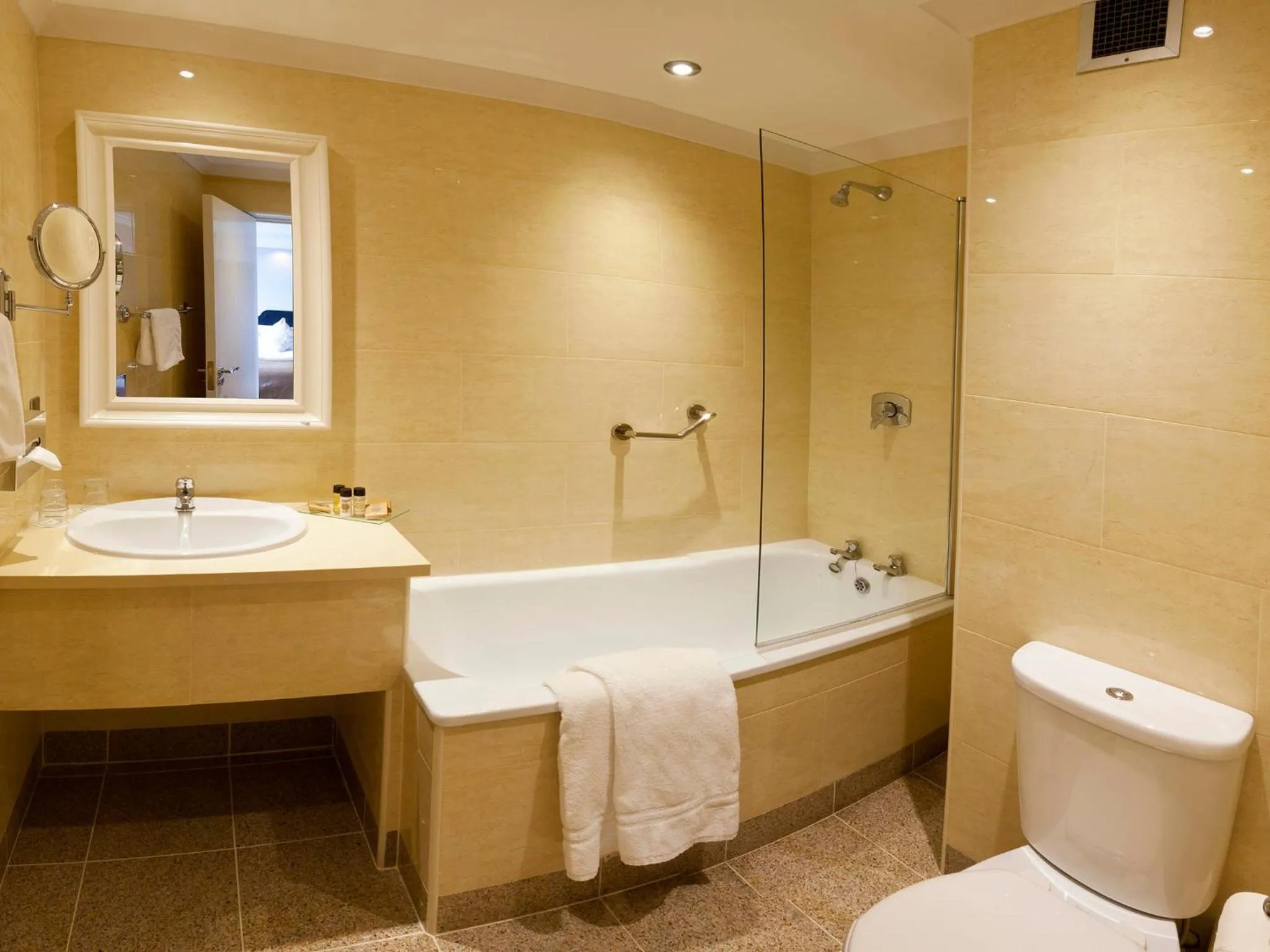 Bathroom in Bonnington Hotel & Leisure Centre