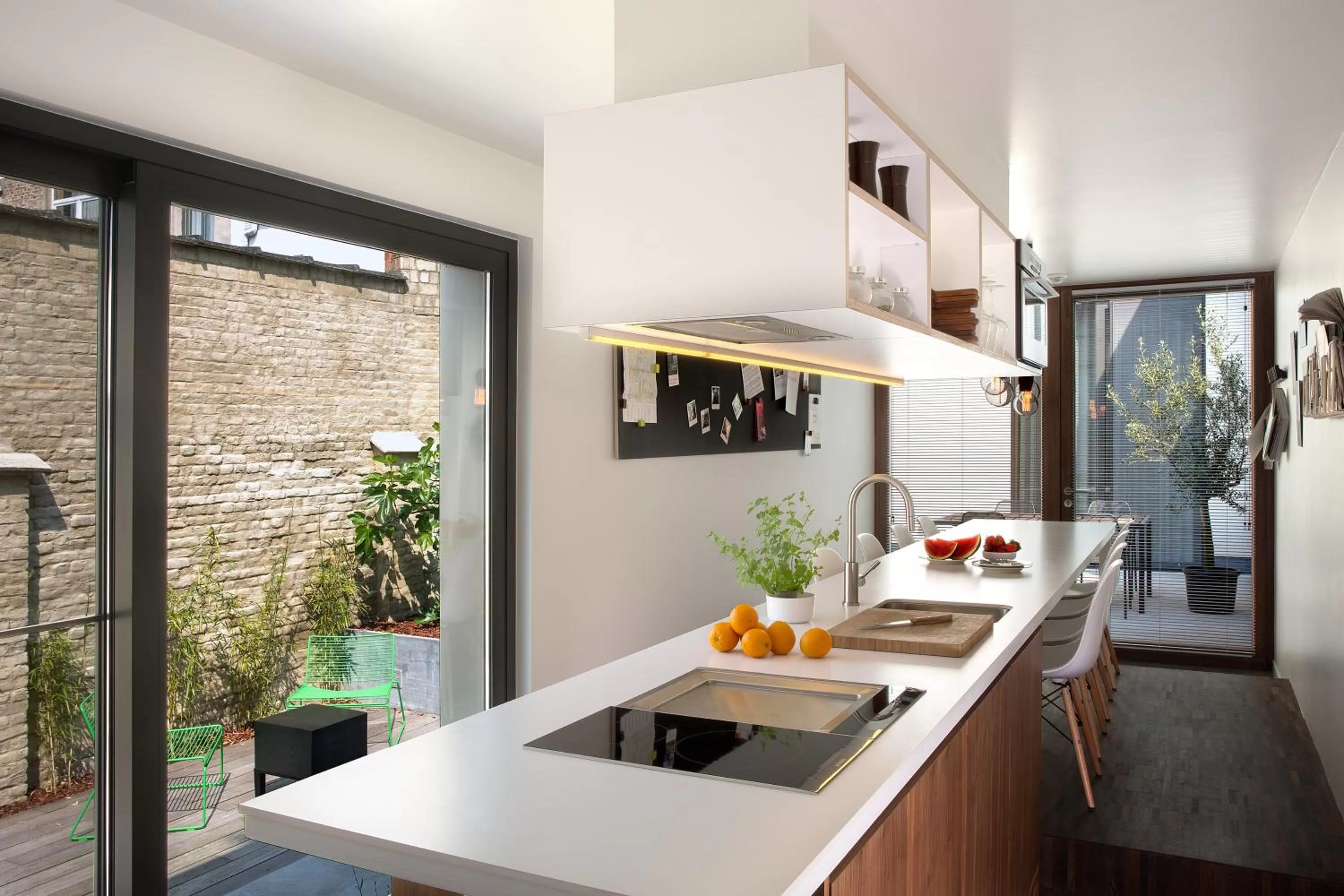 Communal lounge/ TV room, Kitchen/Kitchenette in B&B Snooz Inn