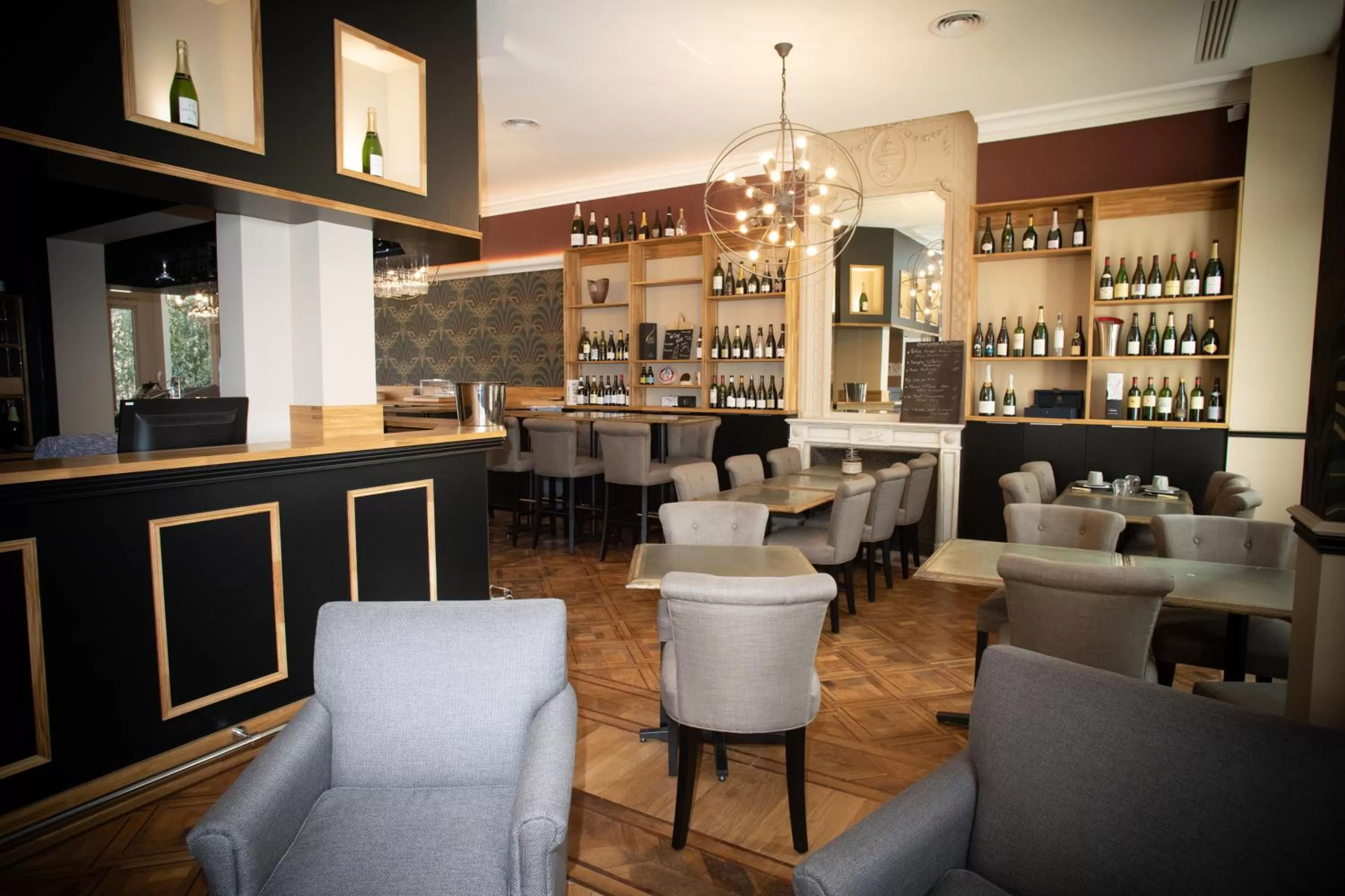 Restaurant/places to eat in La Cave de l'Avenue de Champagne