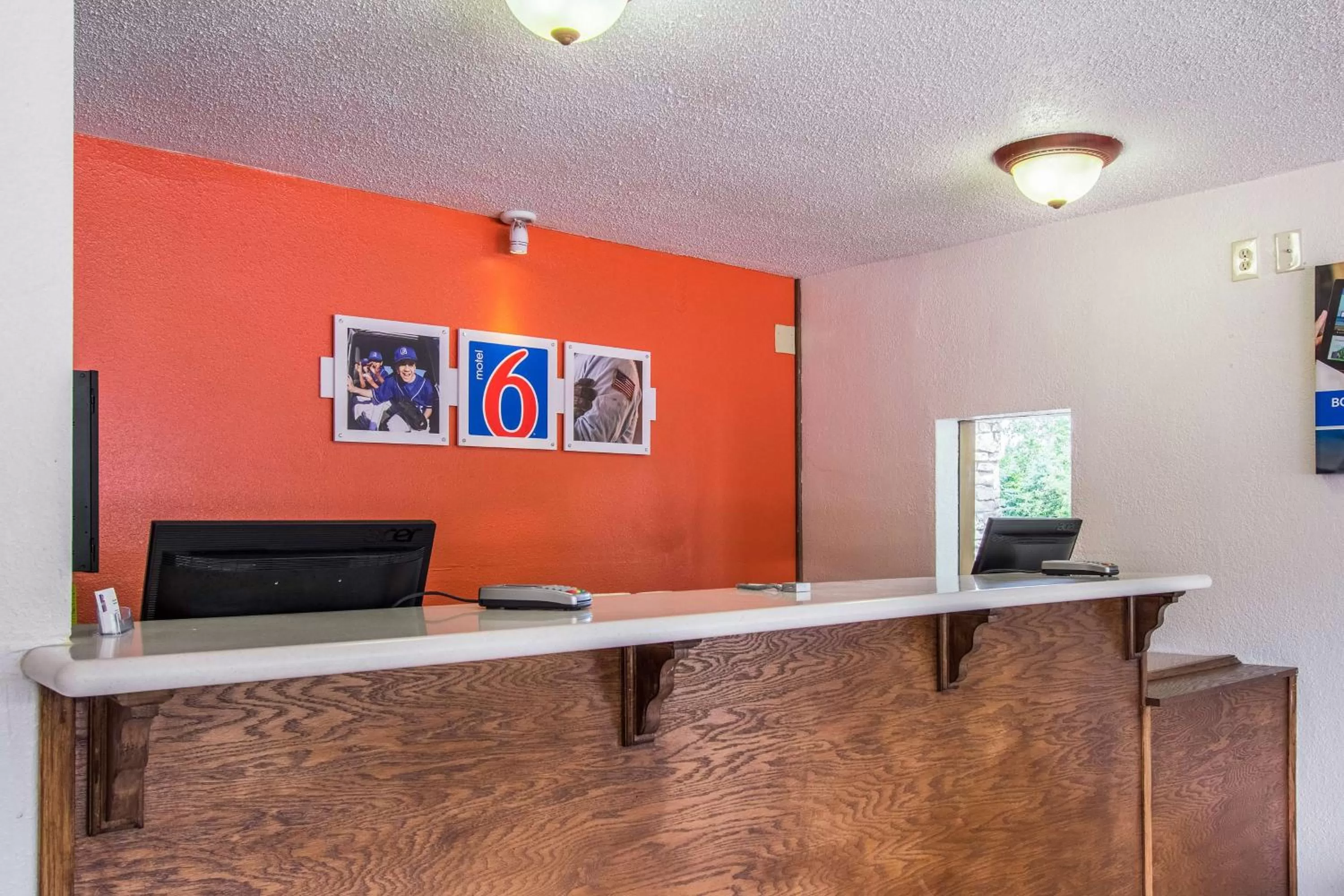 Property logo or sign in Motel 6-Ashland, OH