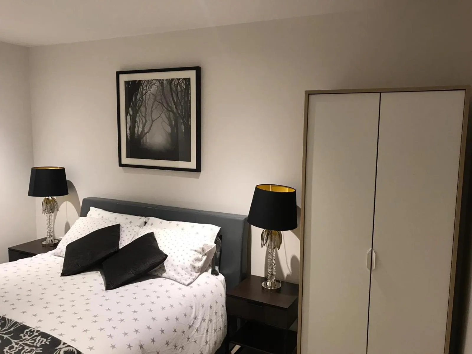 Other, Bed in Kew Bridge Apartments