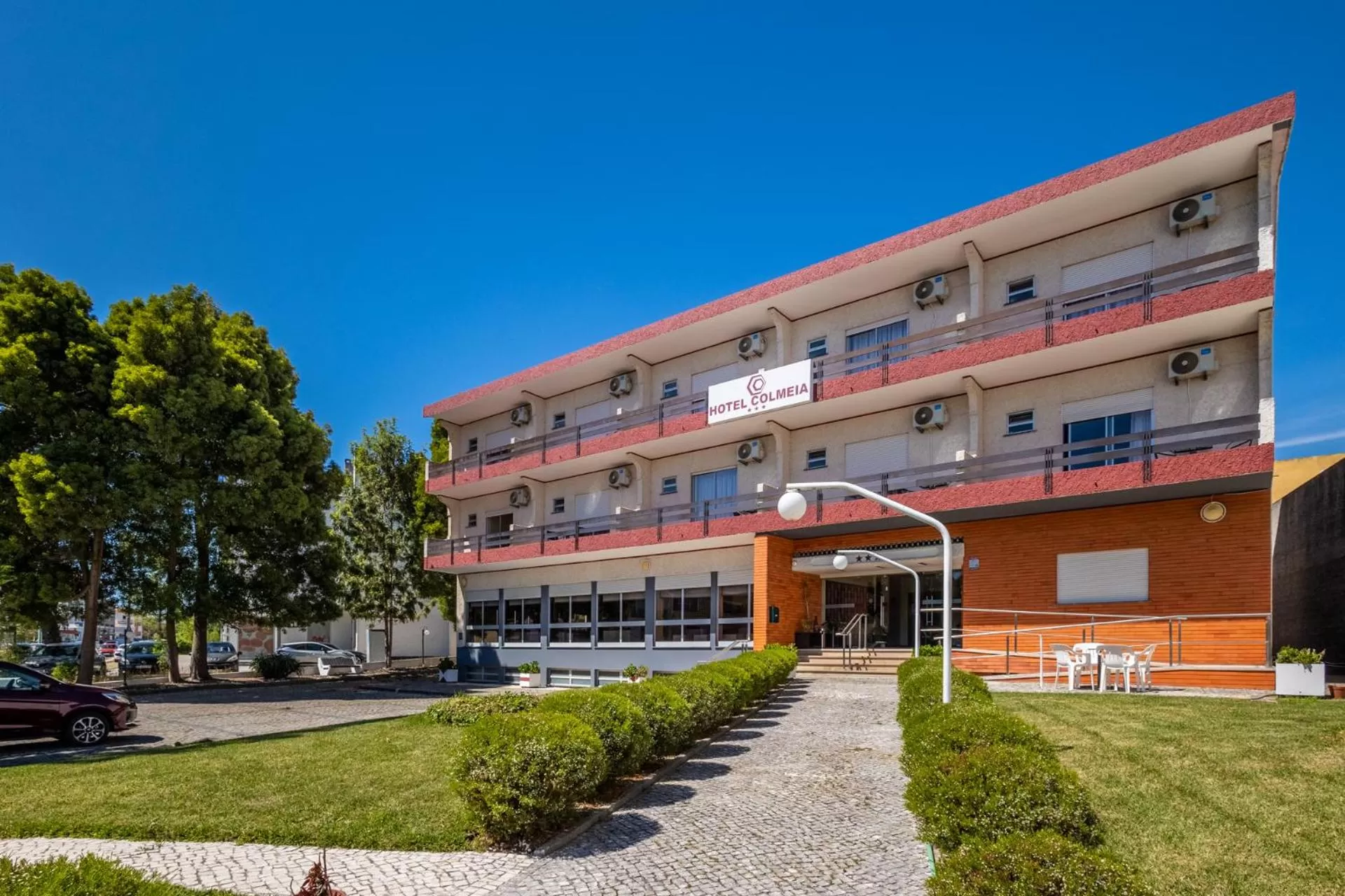 Property building in Hotel Colmeia