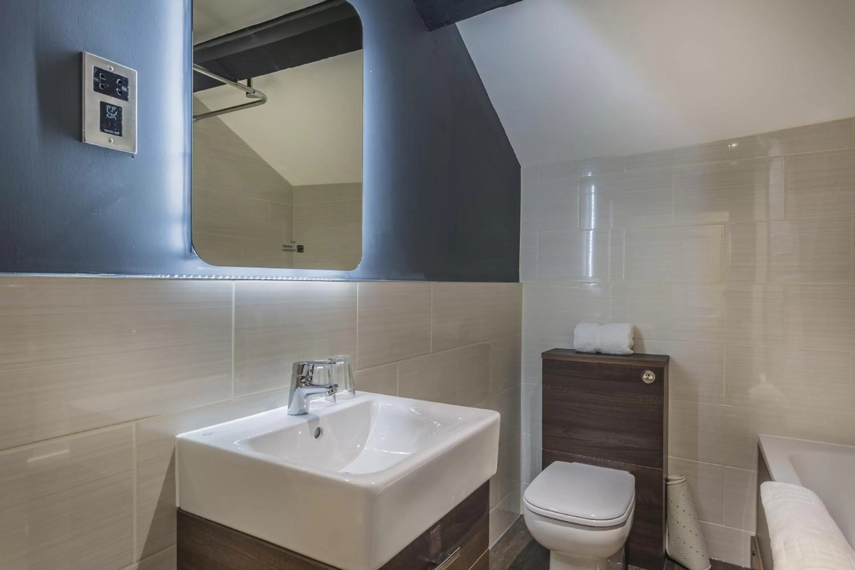 Bathroom in The Castle Hotel, Conwy, North Wales - The Coaching Inn Group