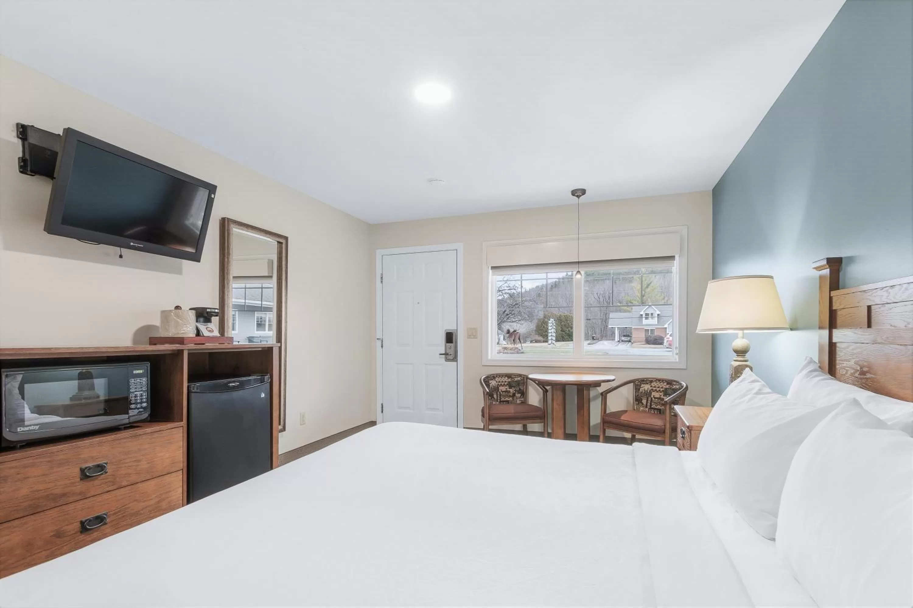 Bed in Top Notch Inn