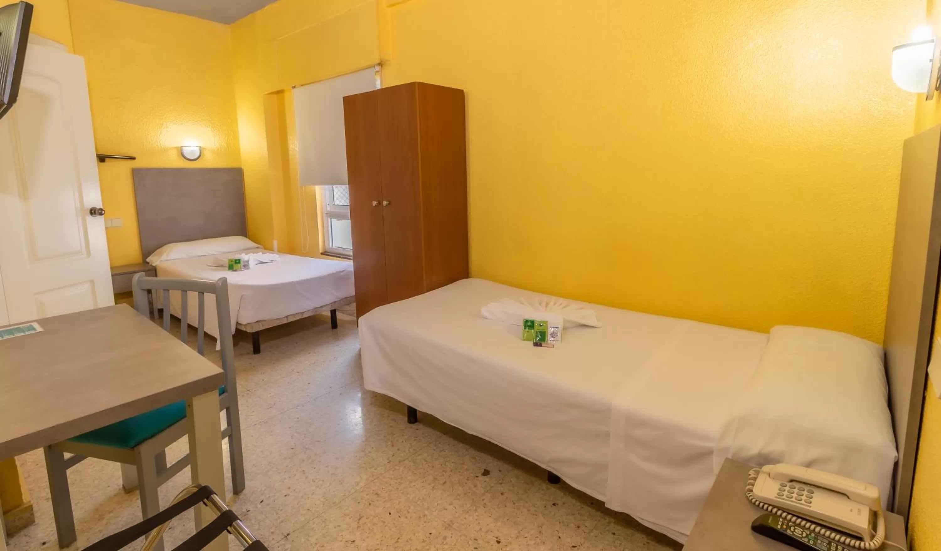 Photo of the whole room, Bed in Hotel Universal Murcia