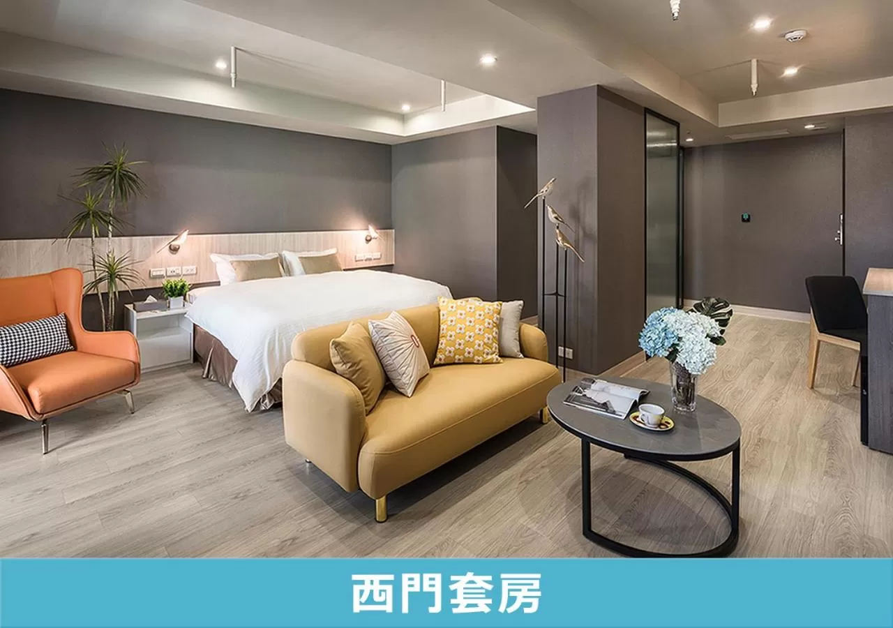 Deluxe Double Room with Bath in Comma Boutique Hotel