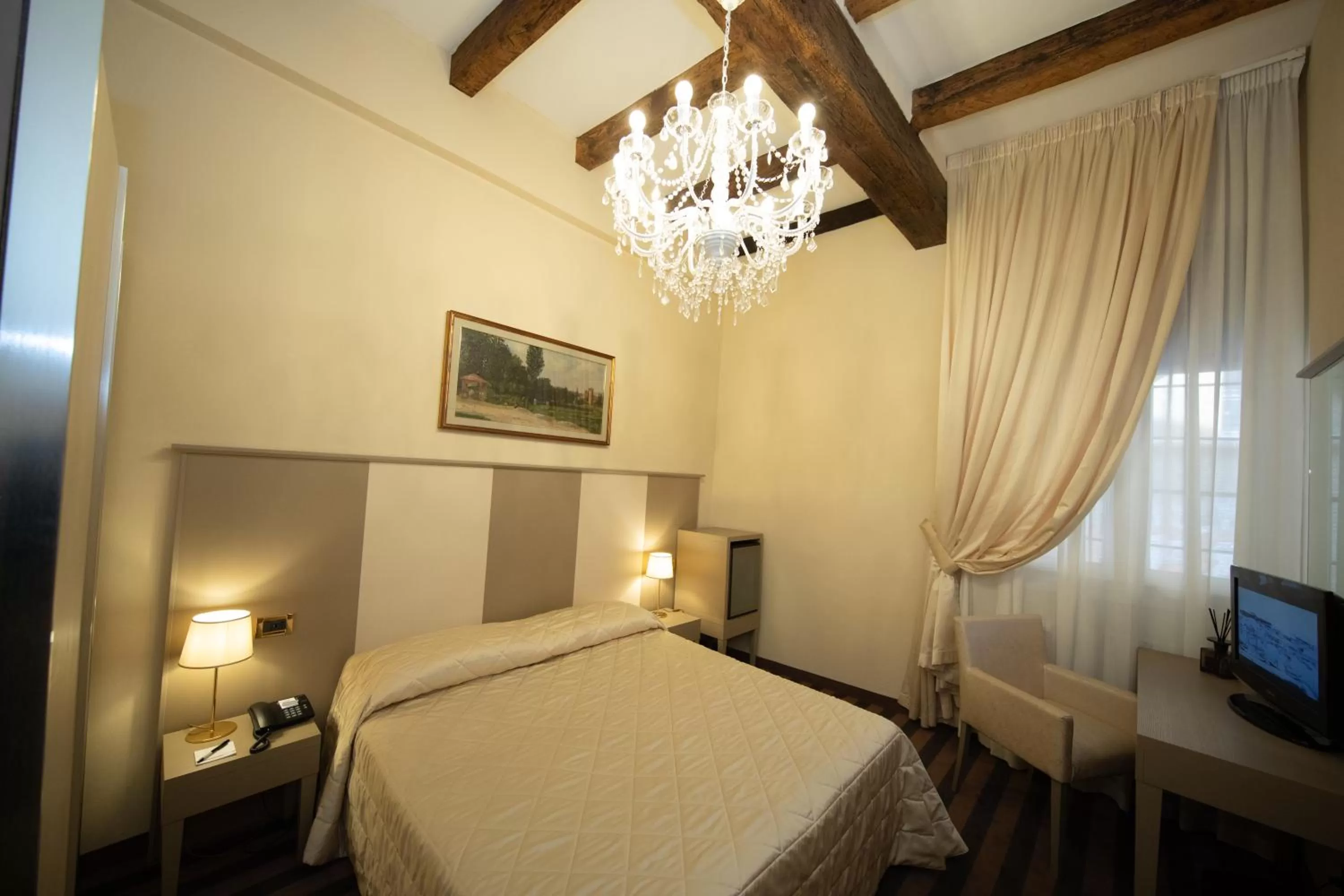 Superior Double Room in Albergo Rossini 1936 - Small & Charming