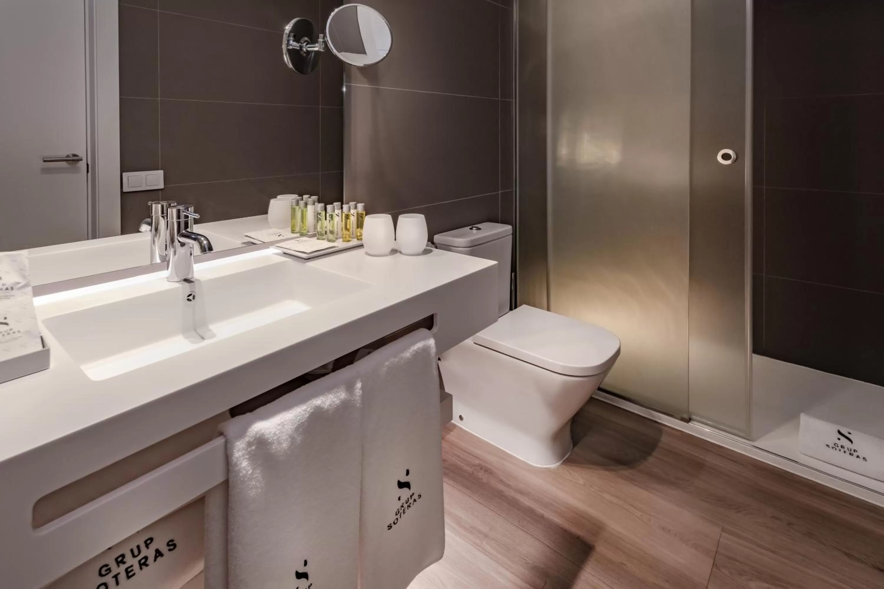 Shower in Hotel Playafels