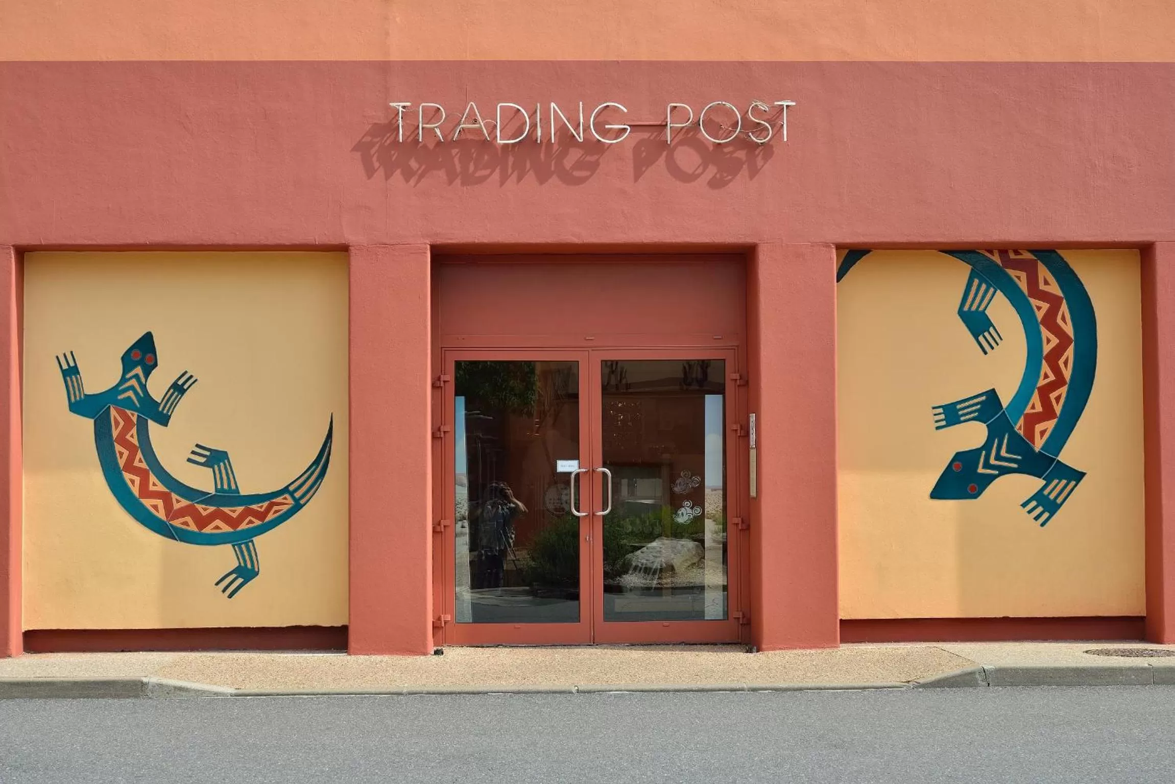 On-site shops in Disney Hotel Santa Fe