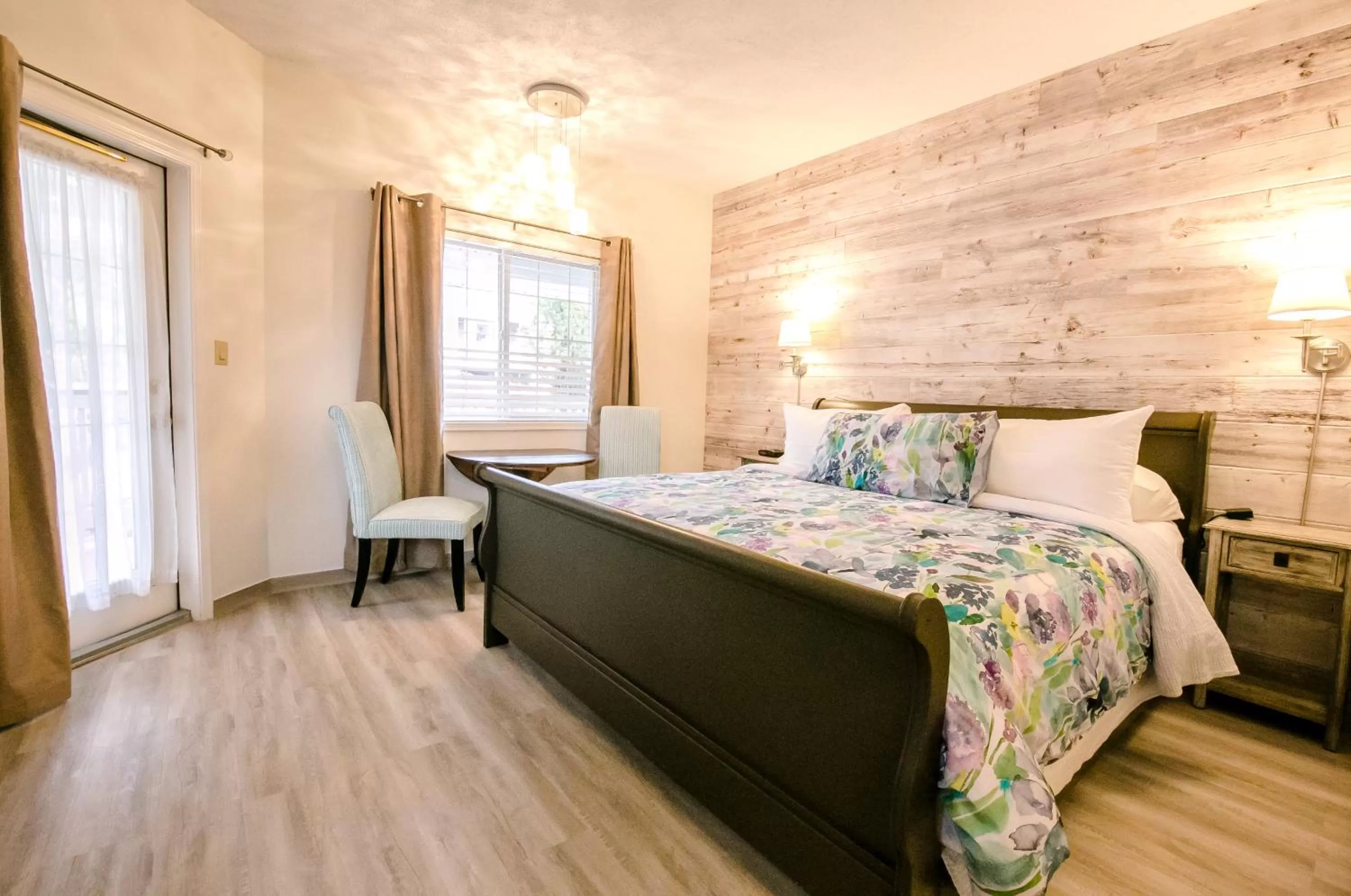 Bed in Inn on Canyon