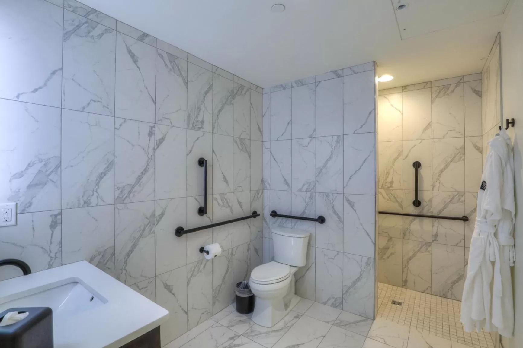 Toilet in Studio 154 Hotel