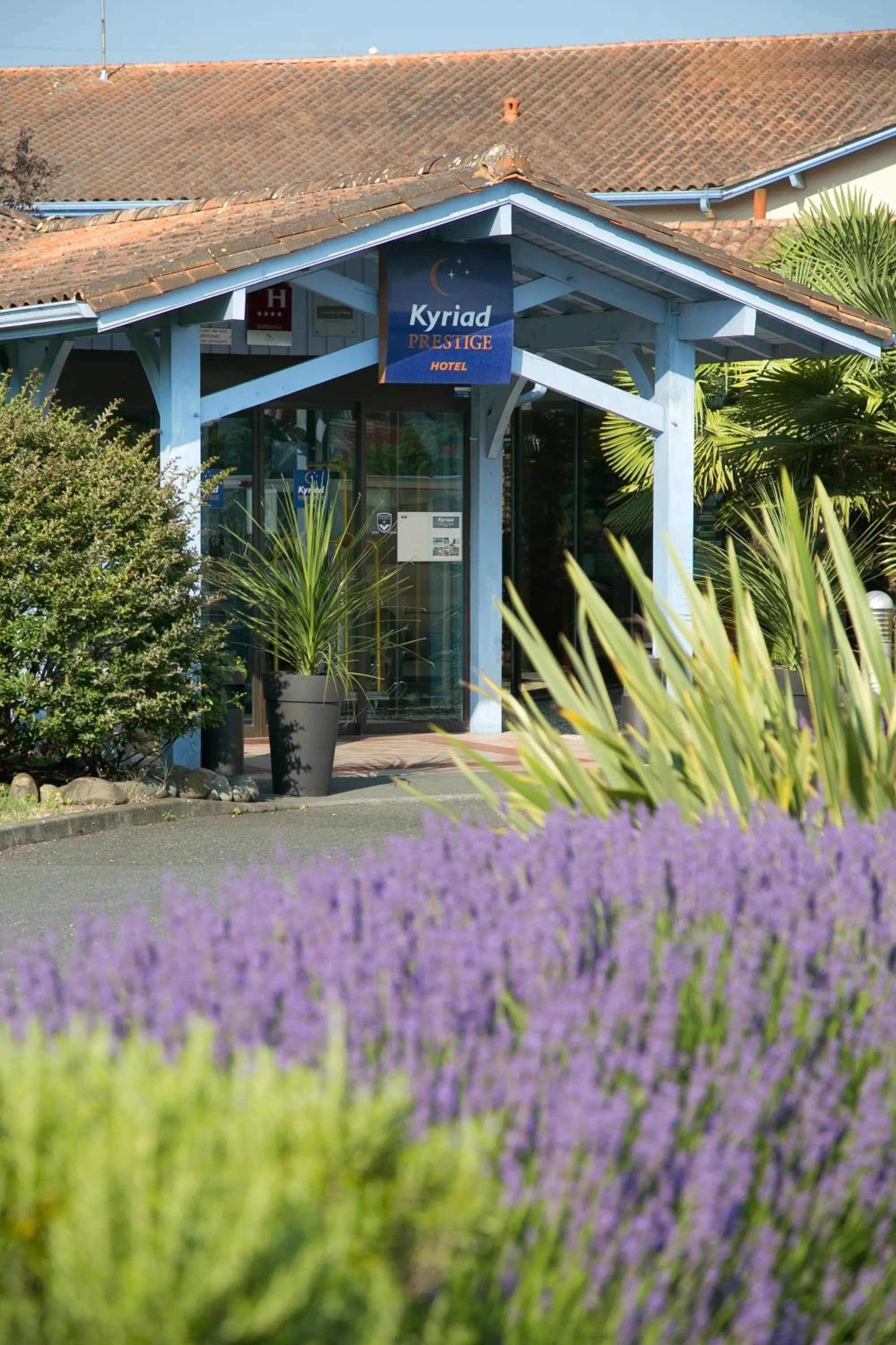 Facade/entrance in Kyriad Prestige - Bordeaux Aeroport