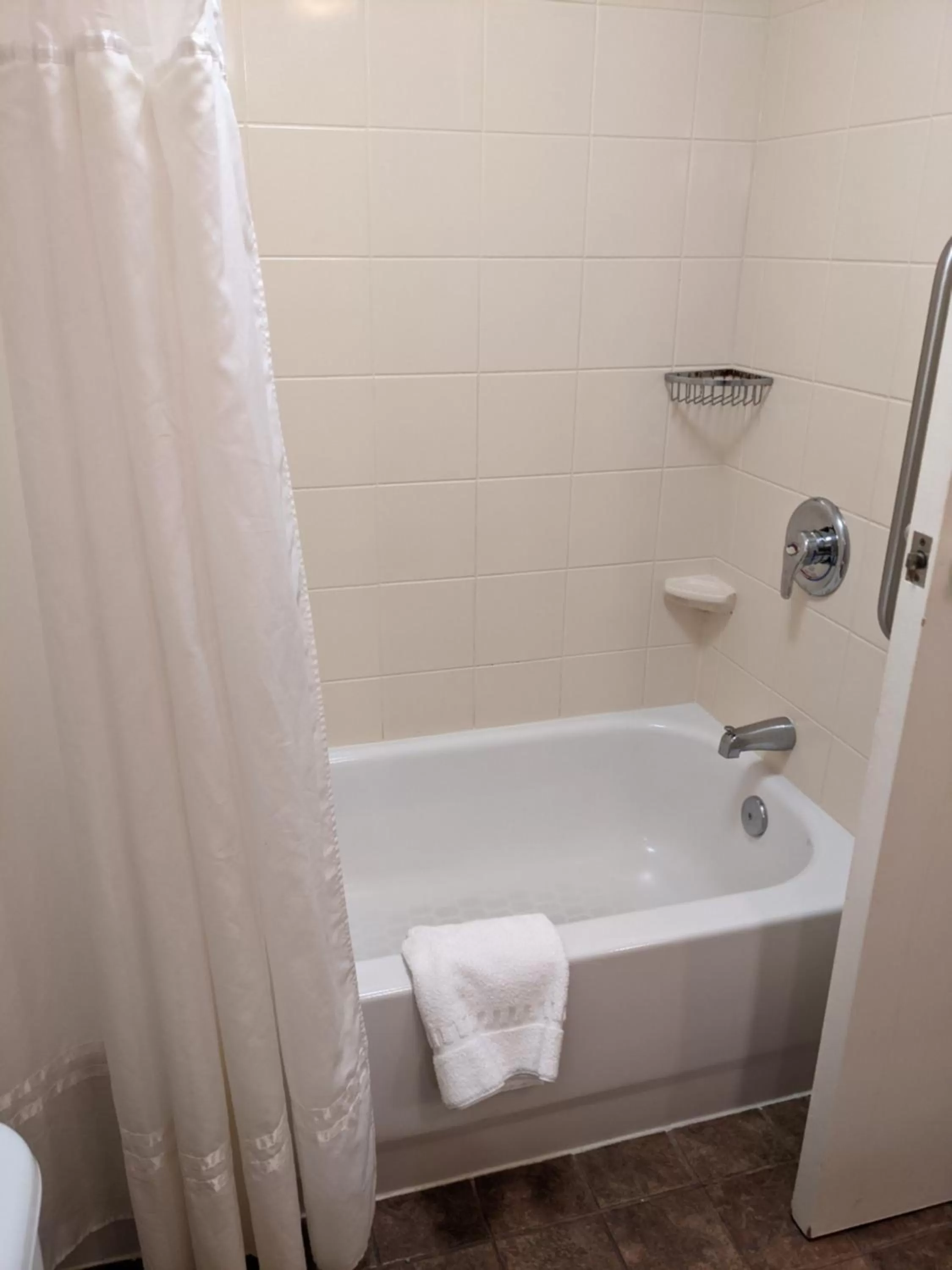 Shower in Rod 'N' Reel Resort