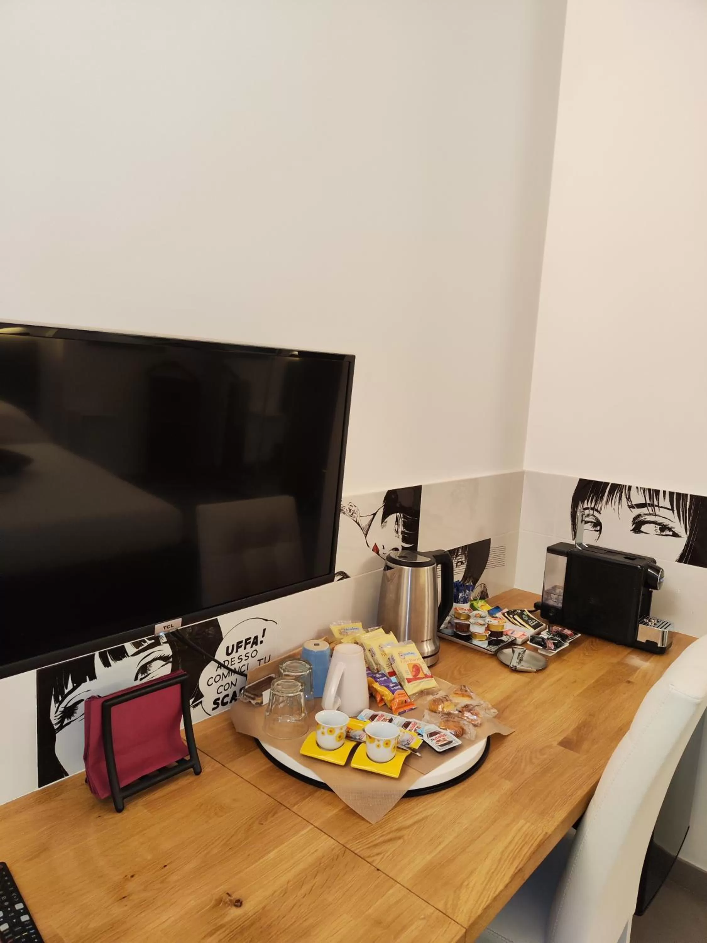 TV and multimedia in San Francesco Rooms and Apartment with Terrace in Palermo Locazione Turistica