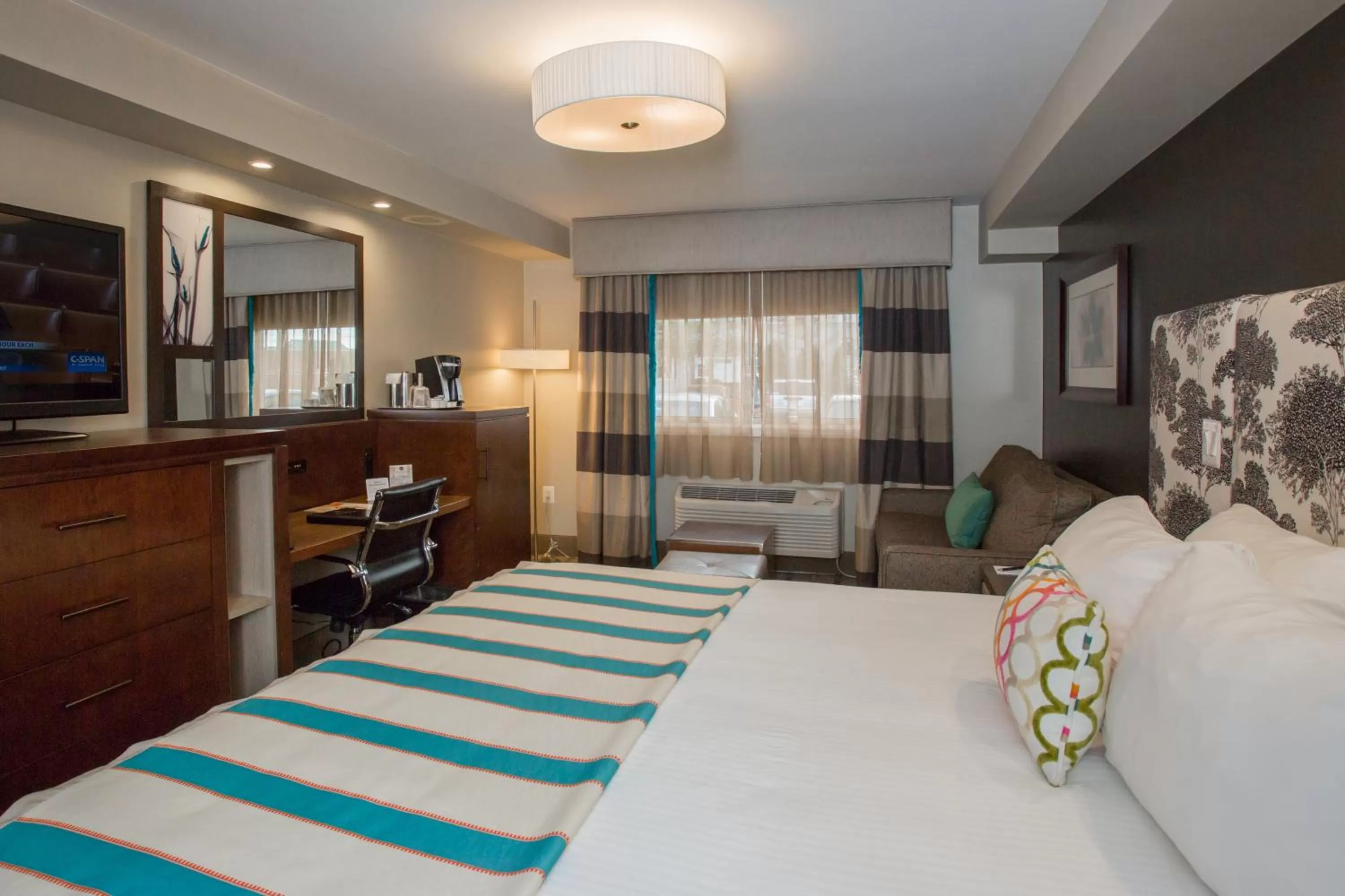 Bed in The Kenilworth Hotel - Airport West