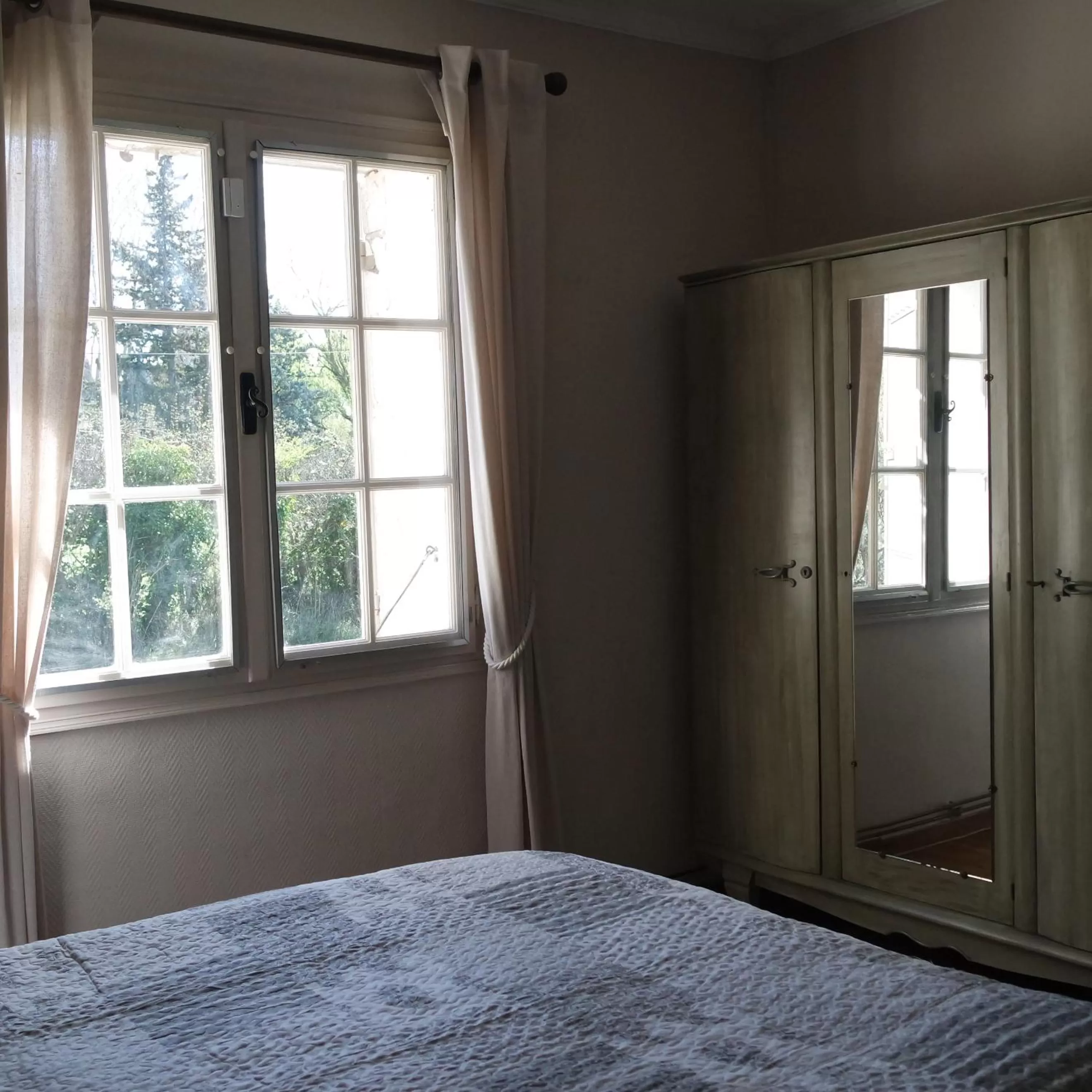 Bedroom, Bed in Mas Grimaud - Gîte- Studio et chambres d'hôtes familiales
