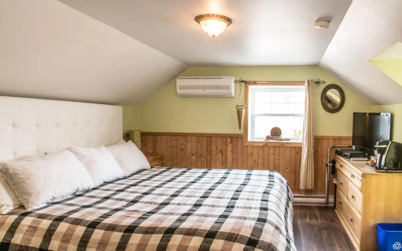 Bed in La Galouine Auberge