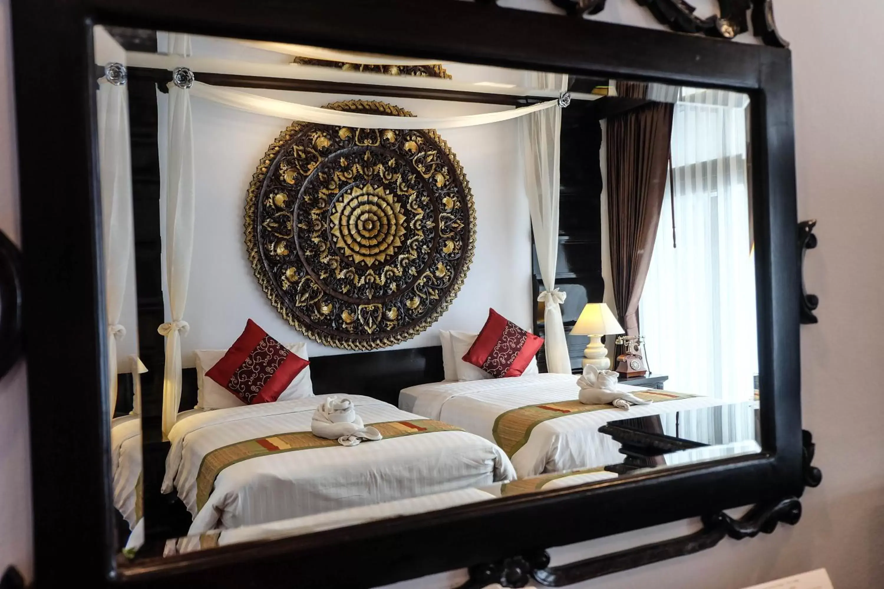 Luxury Twin Bed with Spa Bath & Private Balcony in Villa Sirilanna Hotel Luxury Twin Bed with Spa Bath & Private Balcony in Villa Sirilanna Hotel