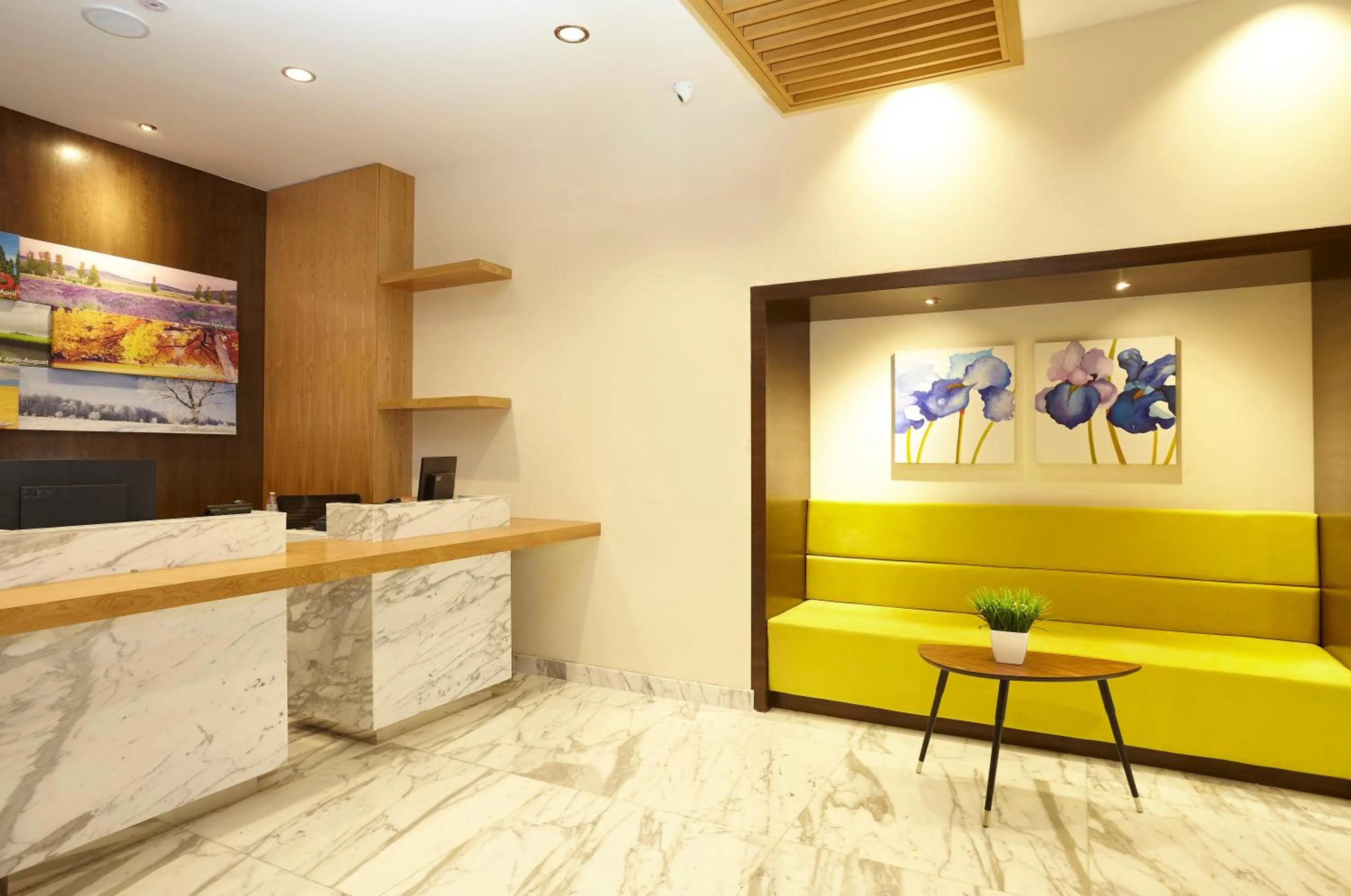 Lobby or reception in Hotel Six Seasons @ Mid Valley