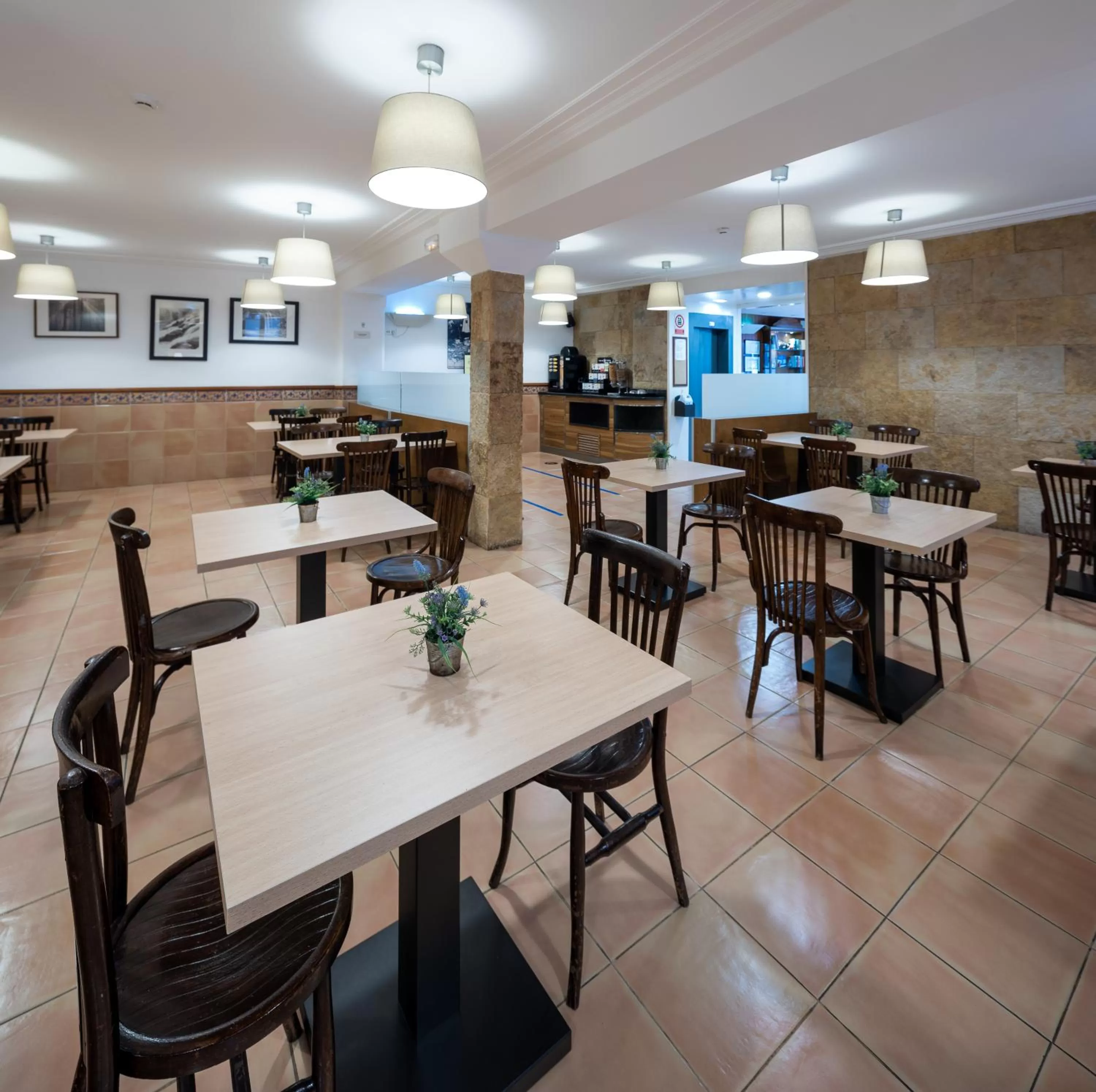 Restaurant/places to eat in Hotel Ripoll