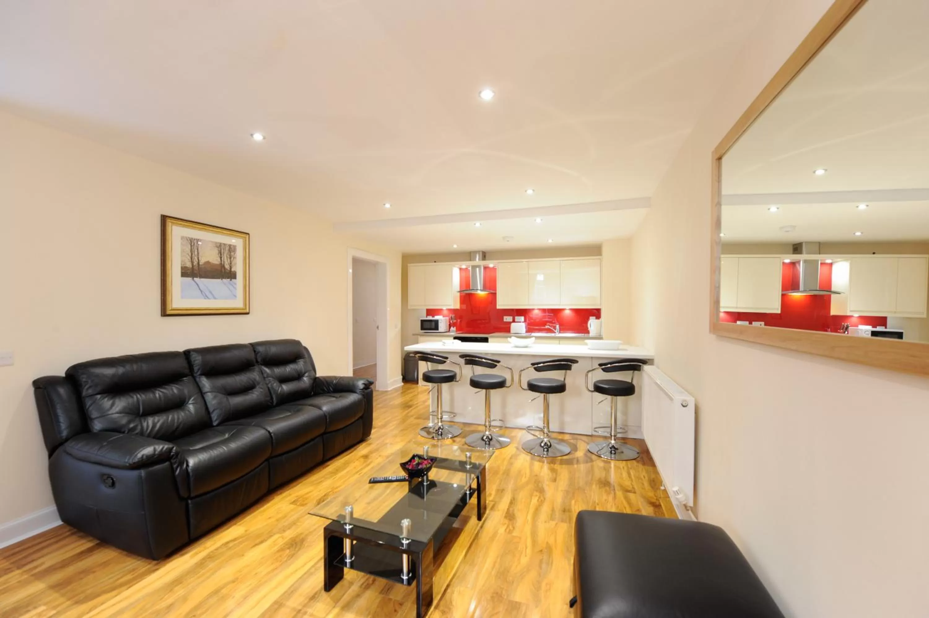 Kitchen or kitchenette in Edinburgh City Suites