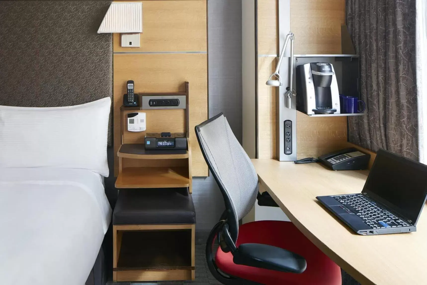 Double Room in The Jewel Hotel, New York Double Room in The Jewel Hotel, New York