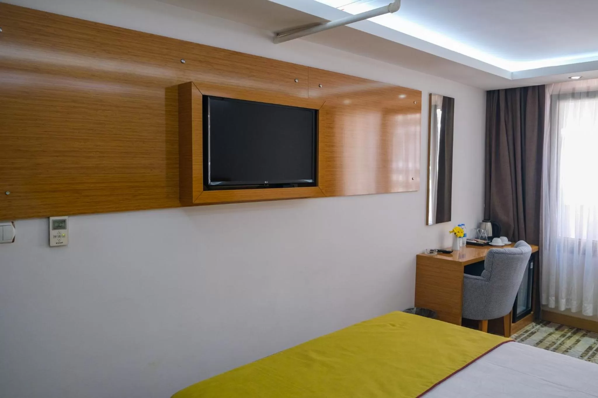 TV and multimedia, Bed in Bulvar Hotel