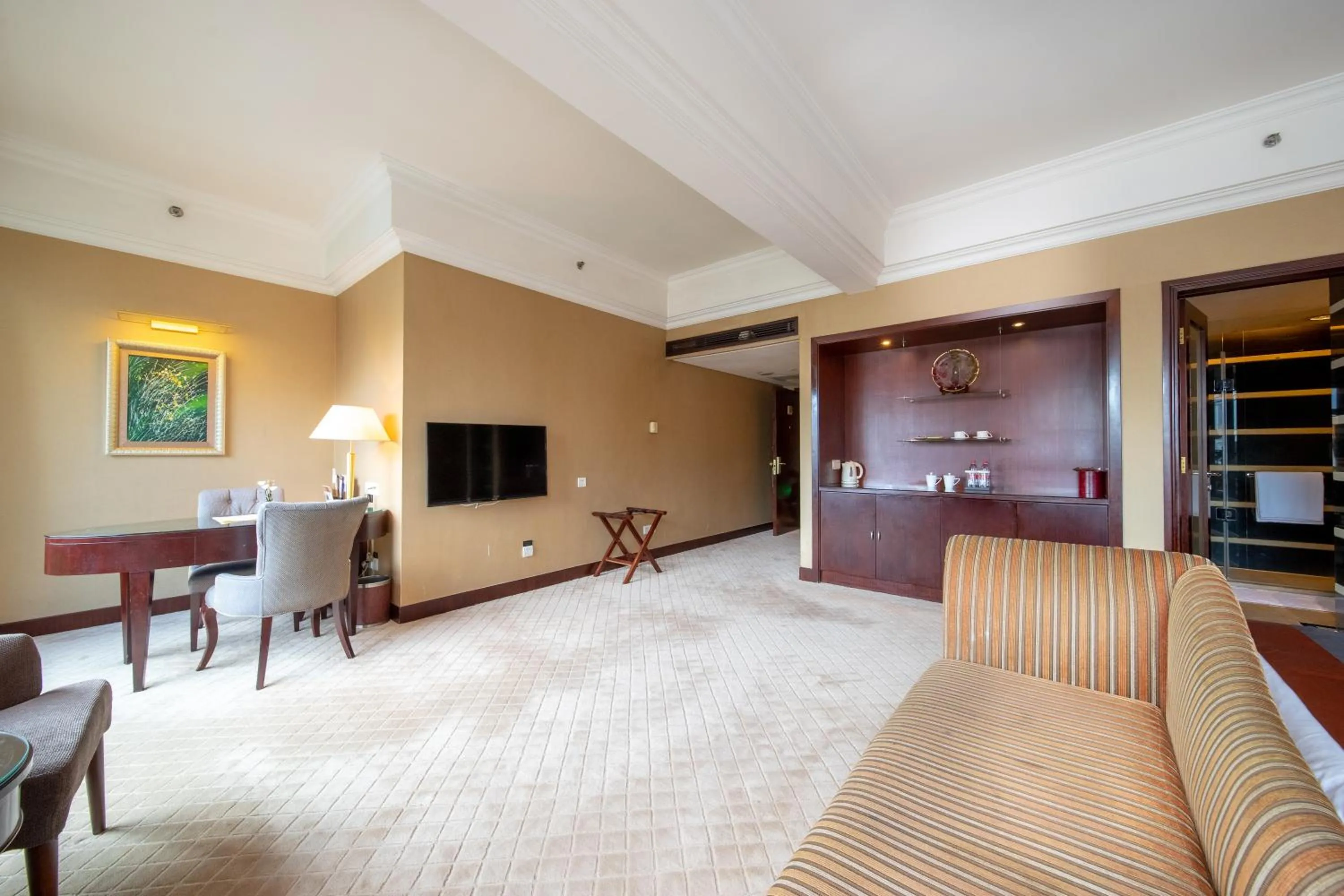 Photo of the whole room in Grand International Hotel