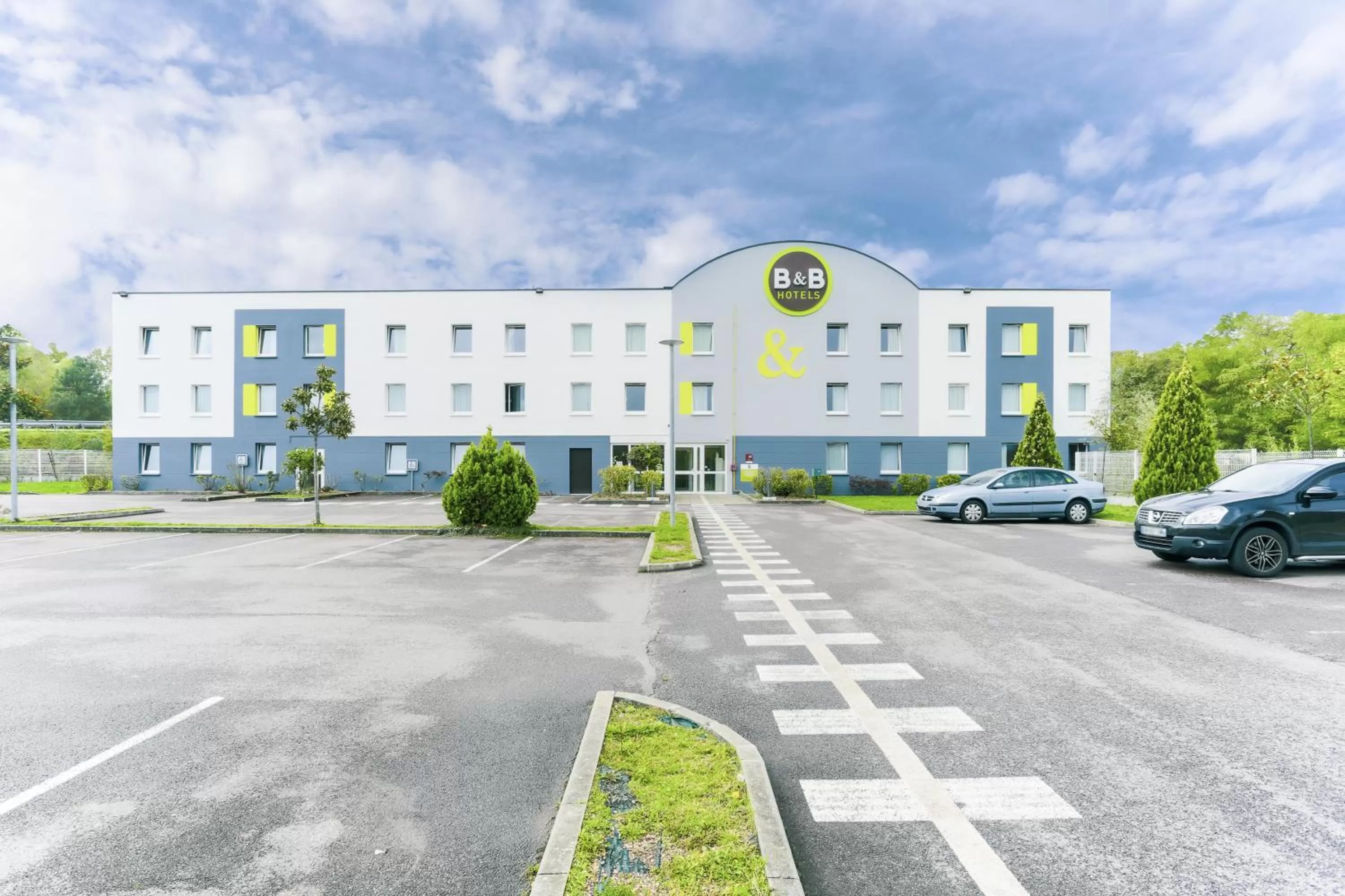 Facade/entrance in B&B HOTEL Freyming-Merlebach