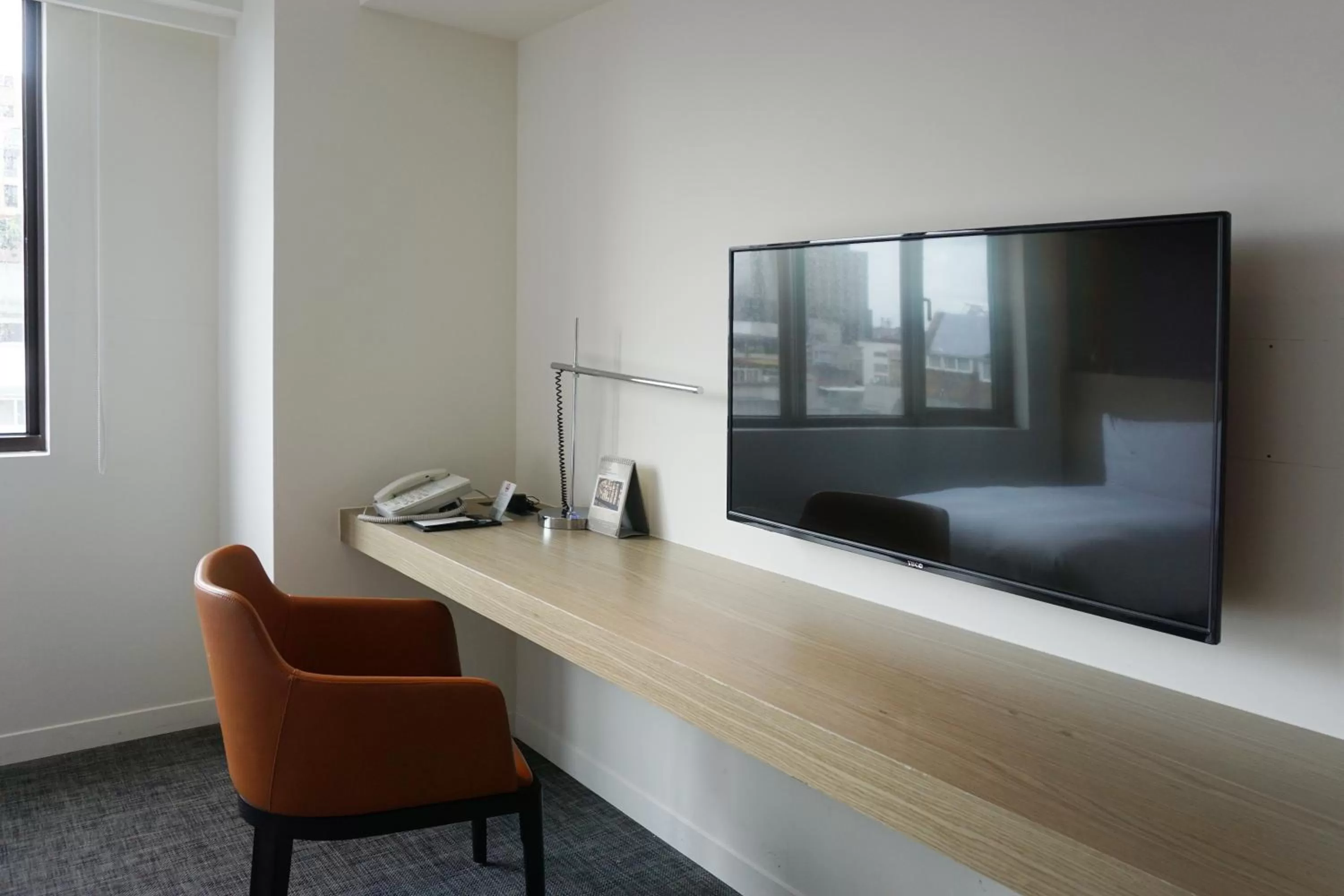 TV and multimedia in Royal Inn Taipei Linsen - Huashan 1914 Creative Park