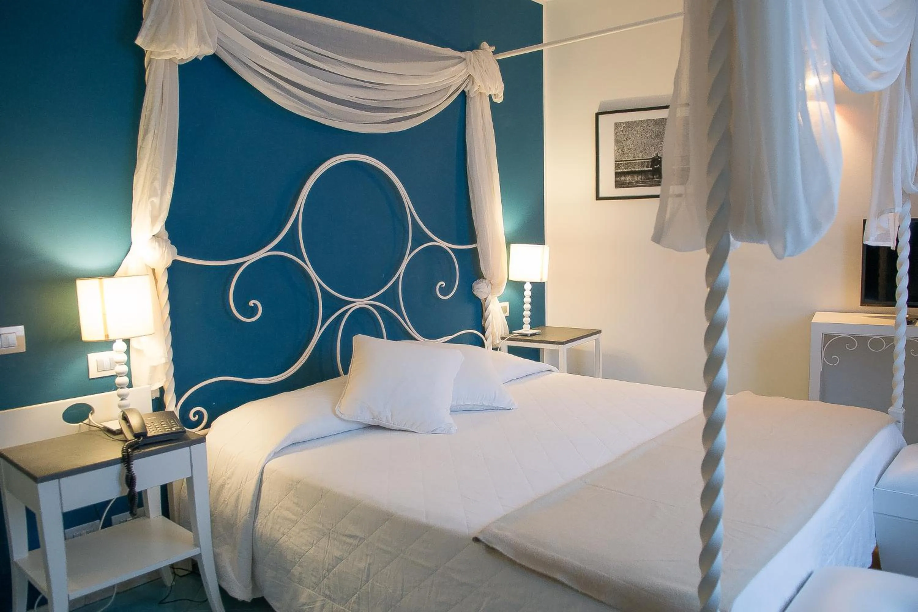 Photo of the whole room, Bed in Hotel Cutimare - Aeolian Charme