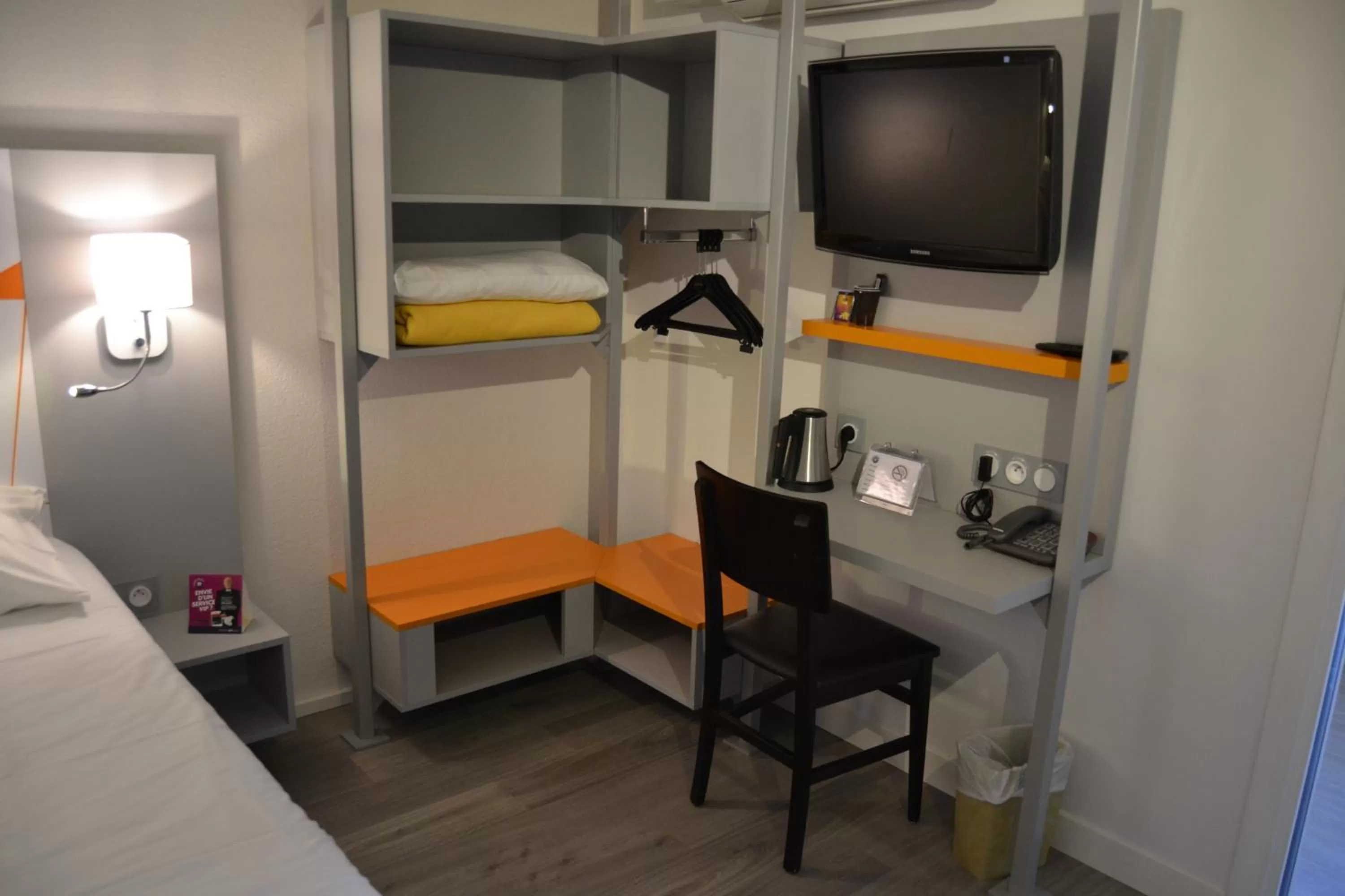 Coffee/tea facilities, Bed in Hotel du Parc Euromédecine by AKENA