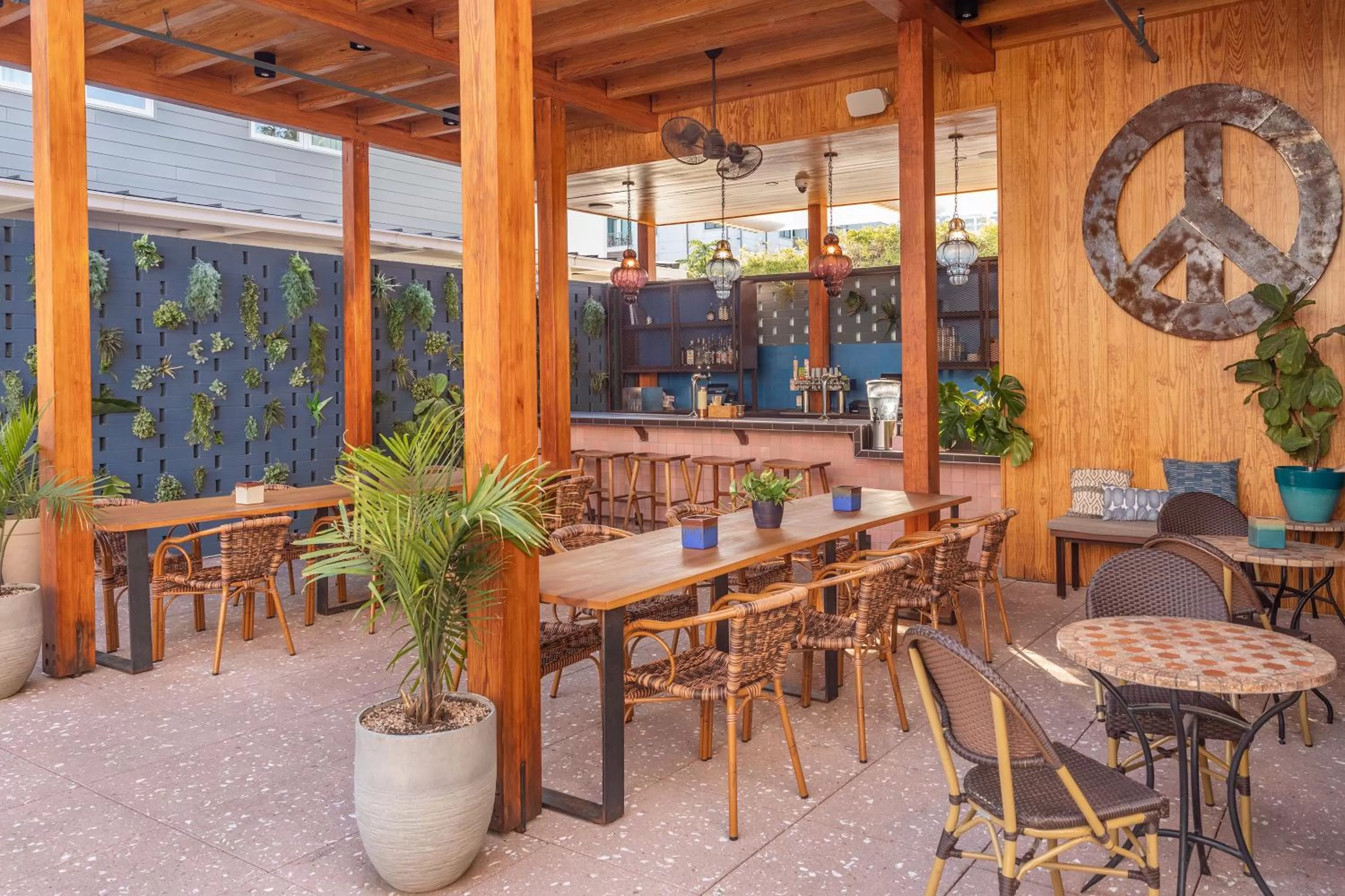 Lounge or bar in East Austin Hotel