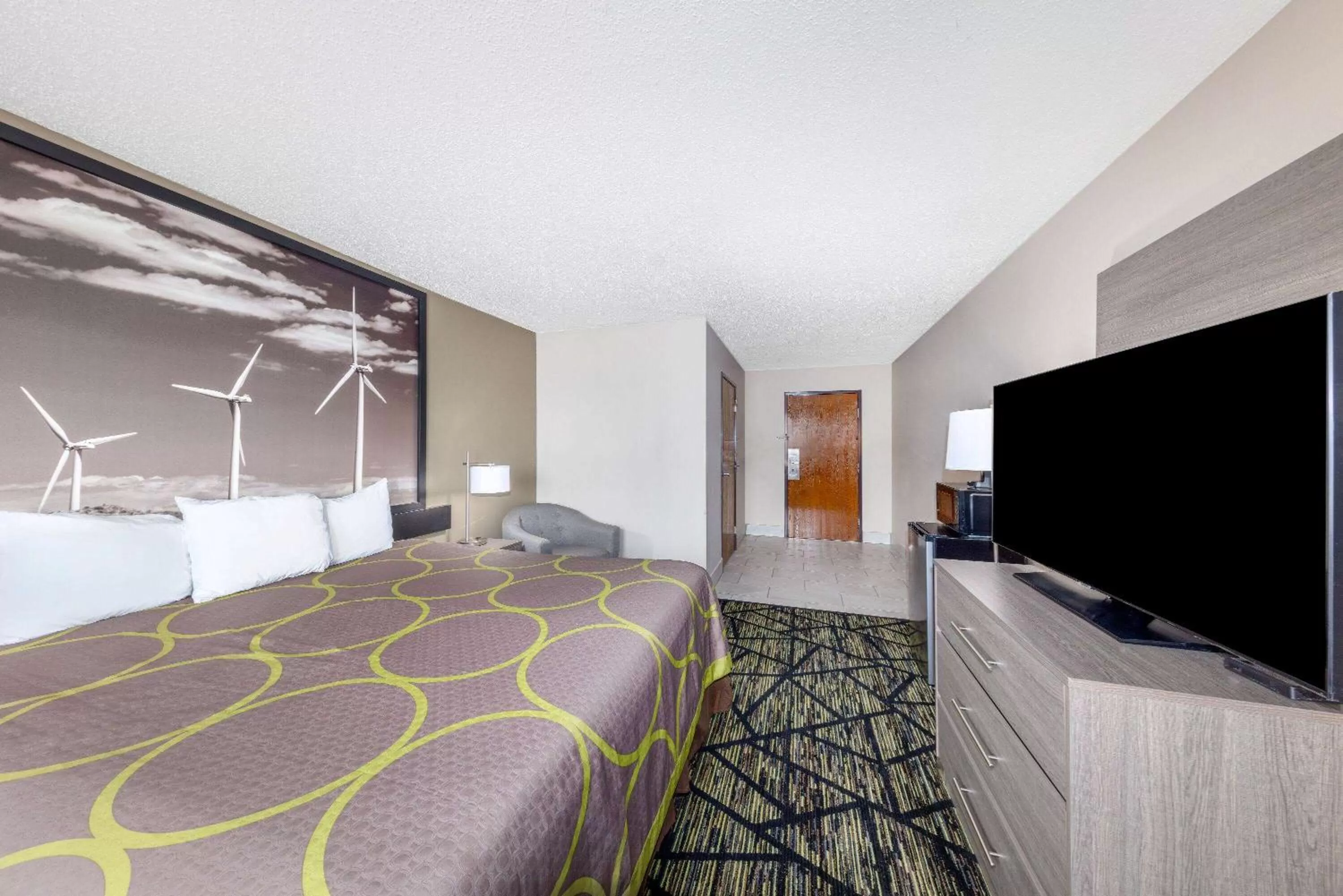 Photo of the whole room, Bed in Super 8 by Wyndham Pratt