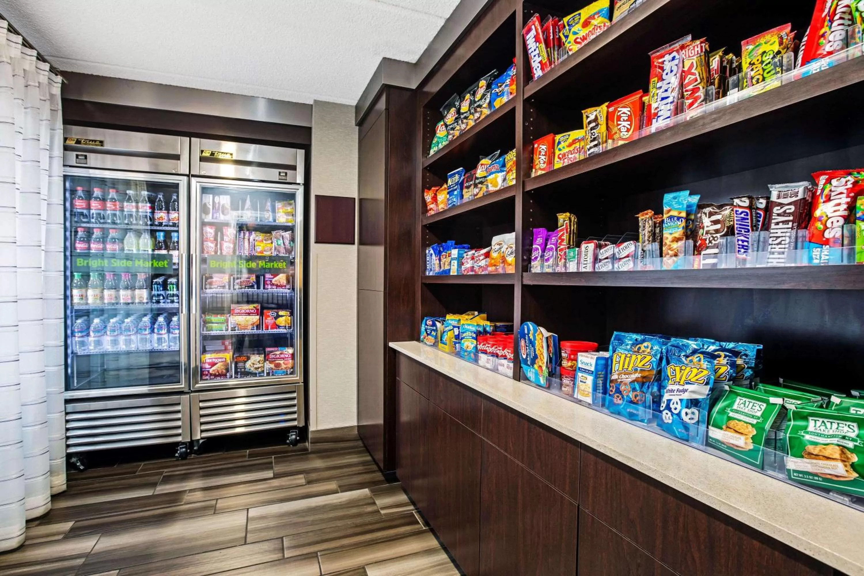 On-site shops in La Quinta Inn by Wyndham Sacramento North