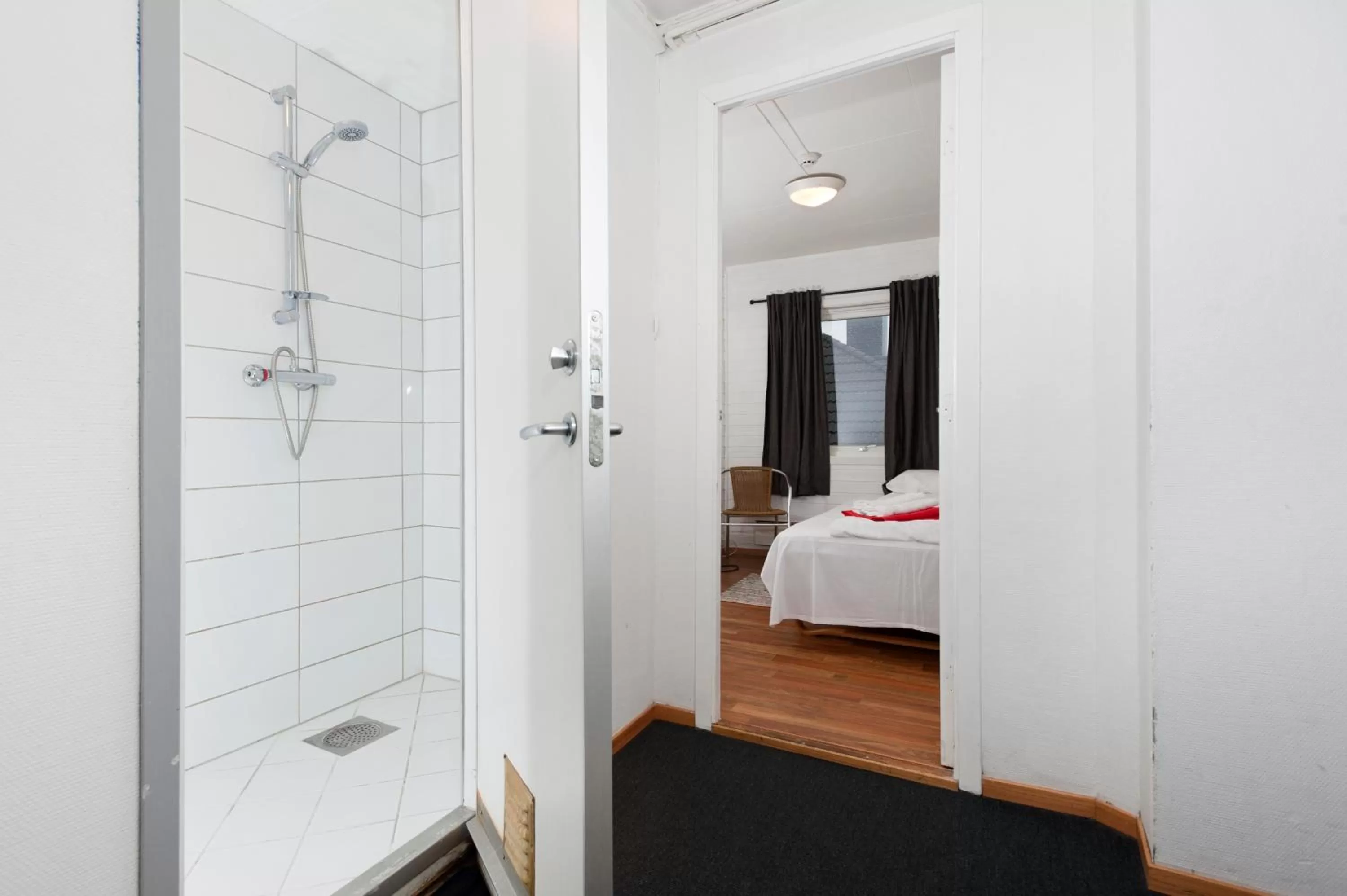 Shower, Bathroom in Stavanger Bed & Breakfast