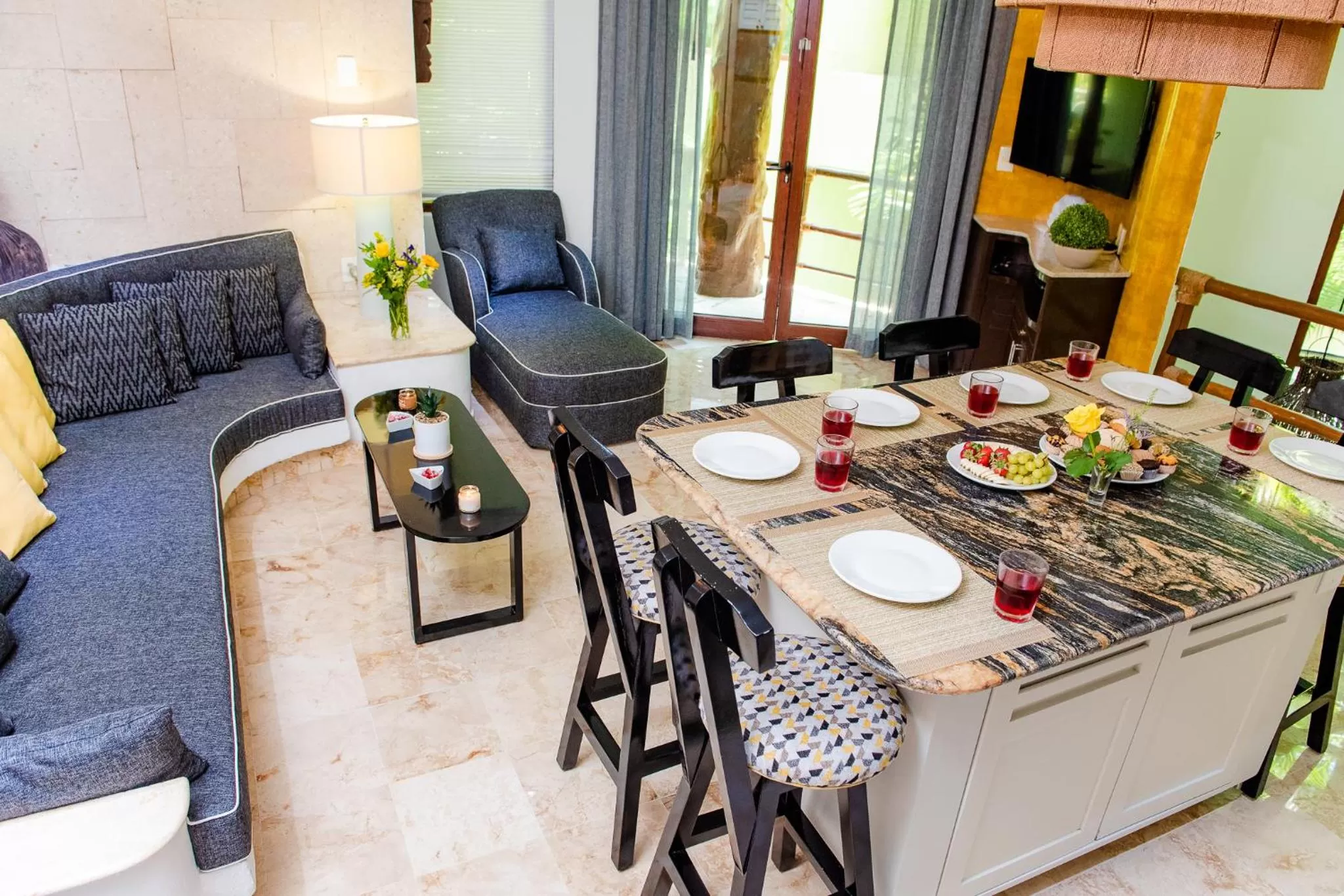 Living room in Maya Villa Condo Hotel and Beachclub