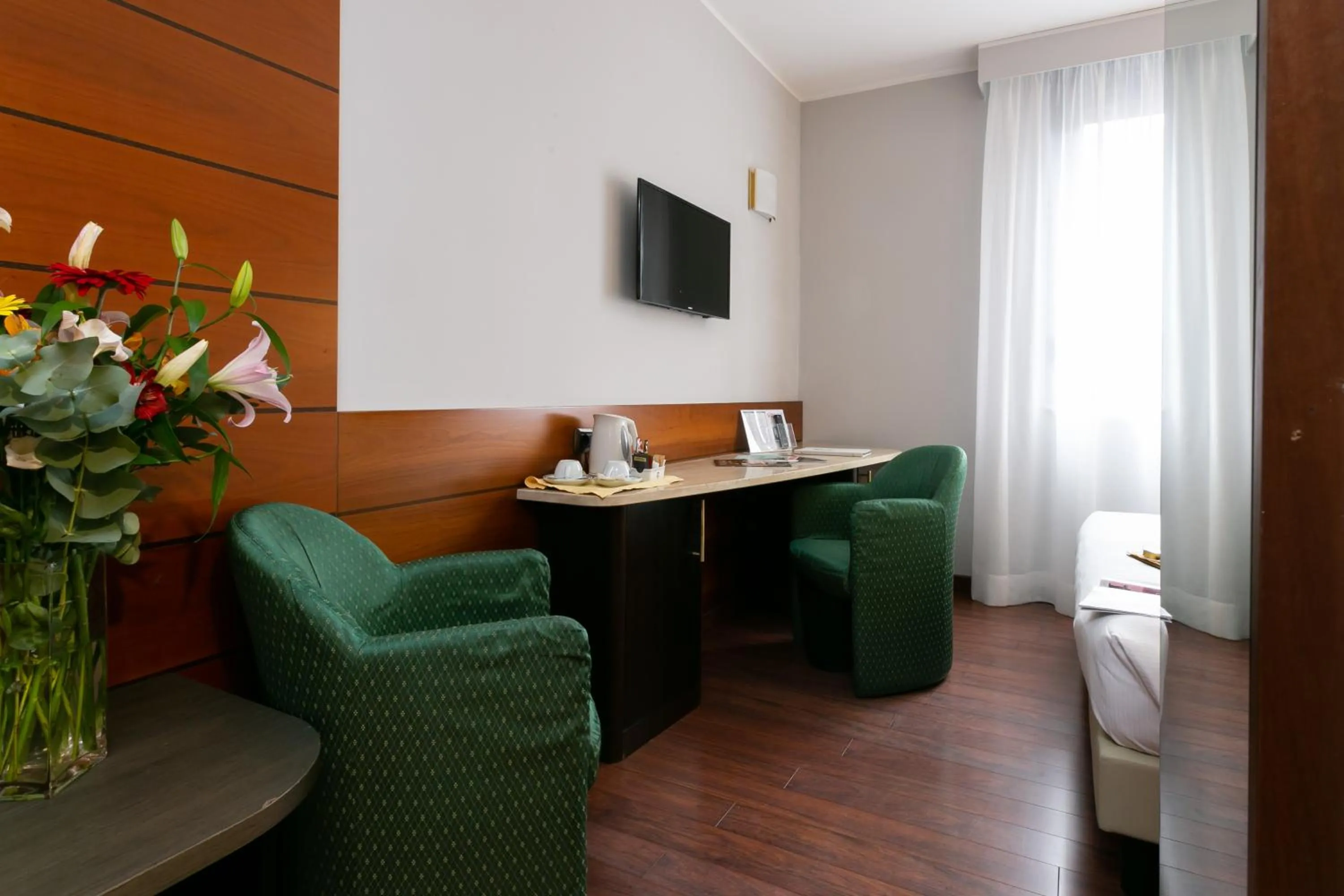 TV and multimedia in Hotel Mirage Sure Hotel Collection by Best Western