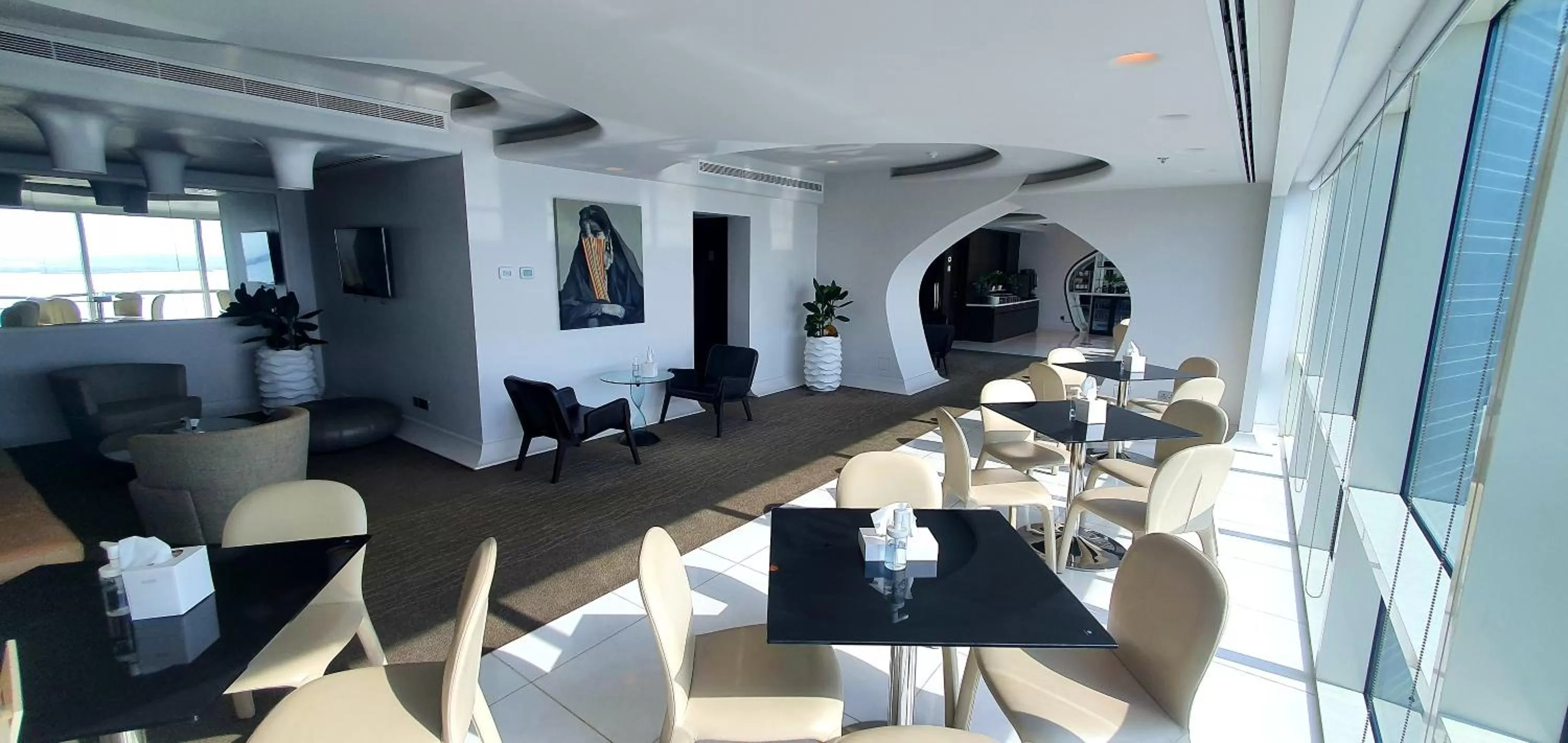 Lounge or bar in The Art Hotel & Resort