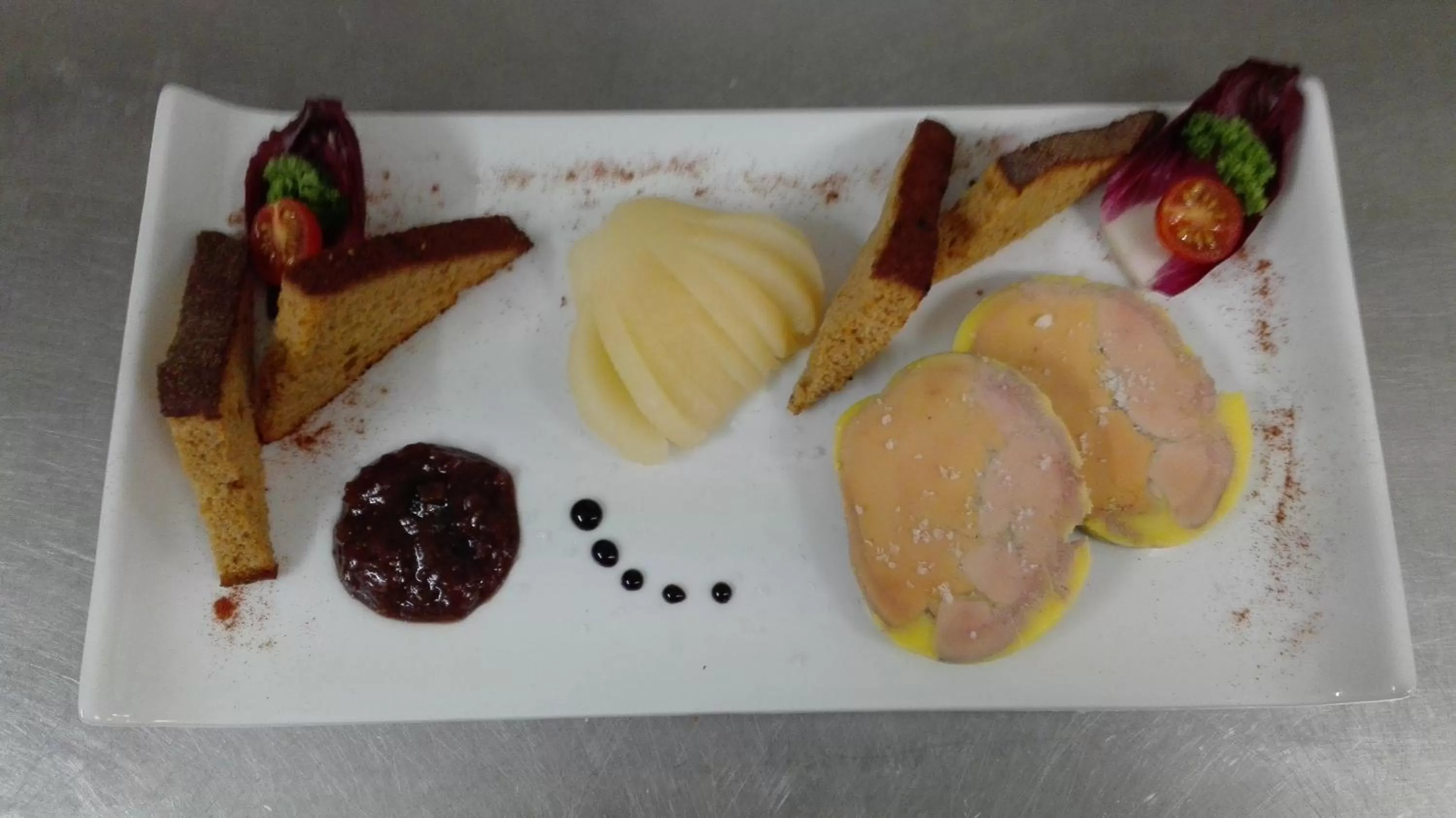 Food and drinks in Le CESAR HOTEL