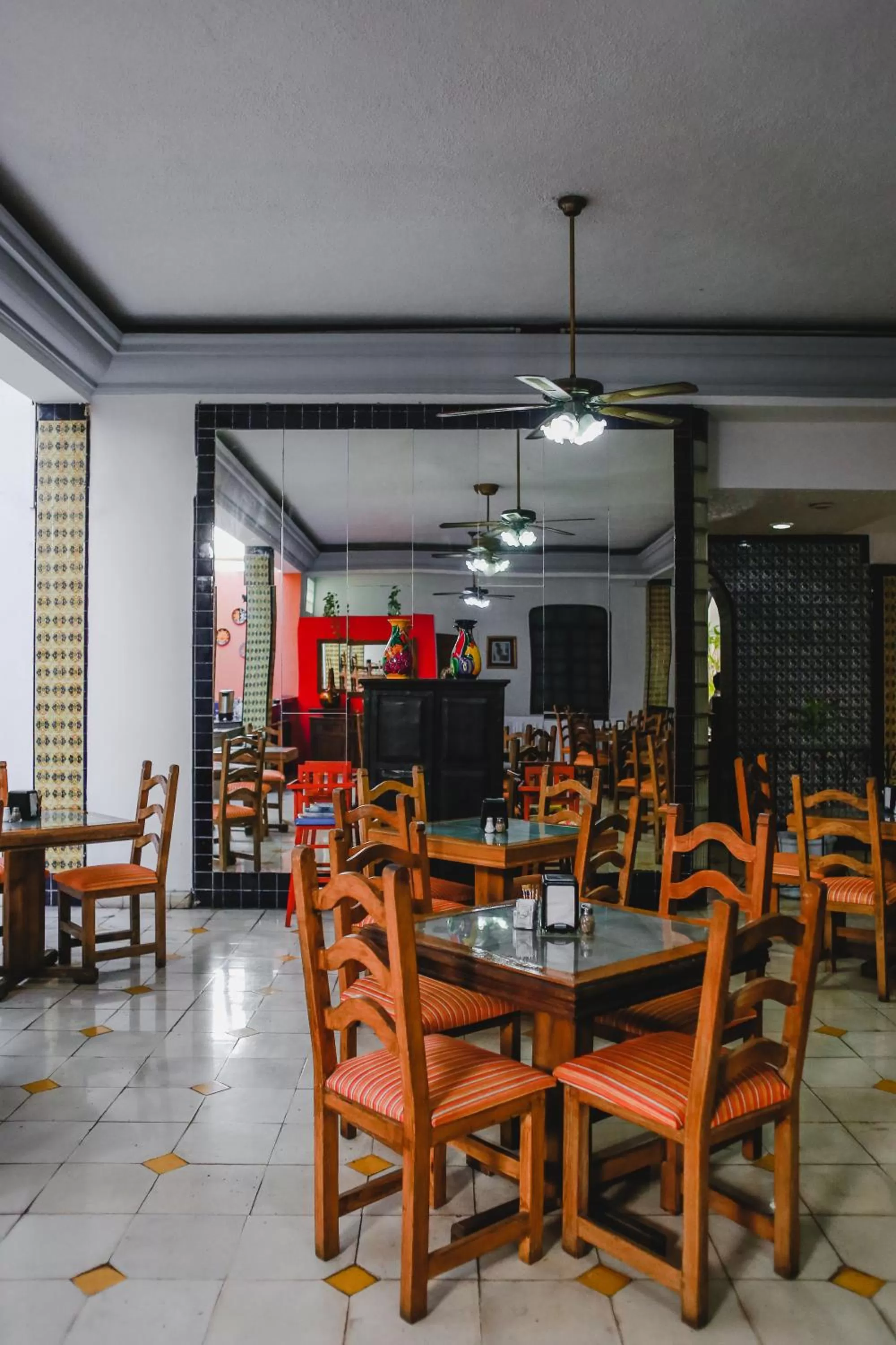 Restaurant/places to eat in Hotel Colon Merida