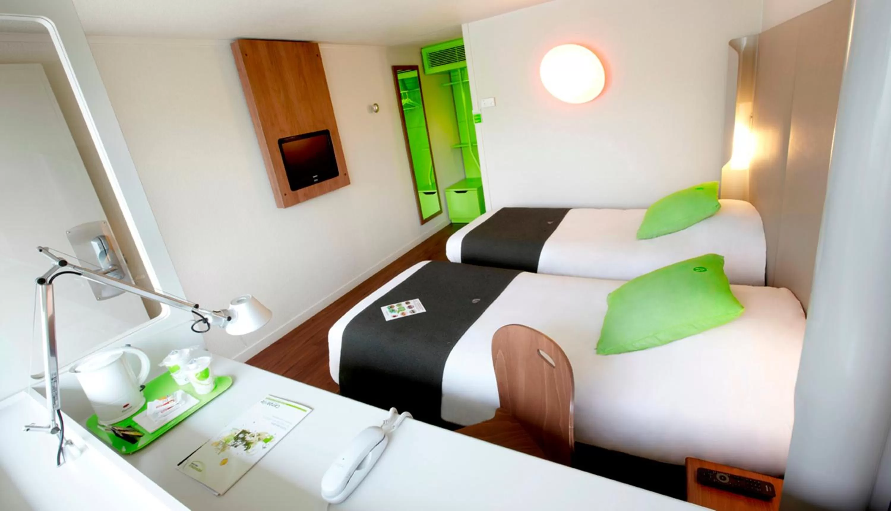 Twin Room in Campanile Clermont-Ferrand ~ Riom