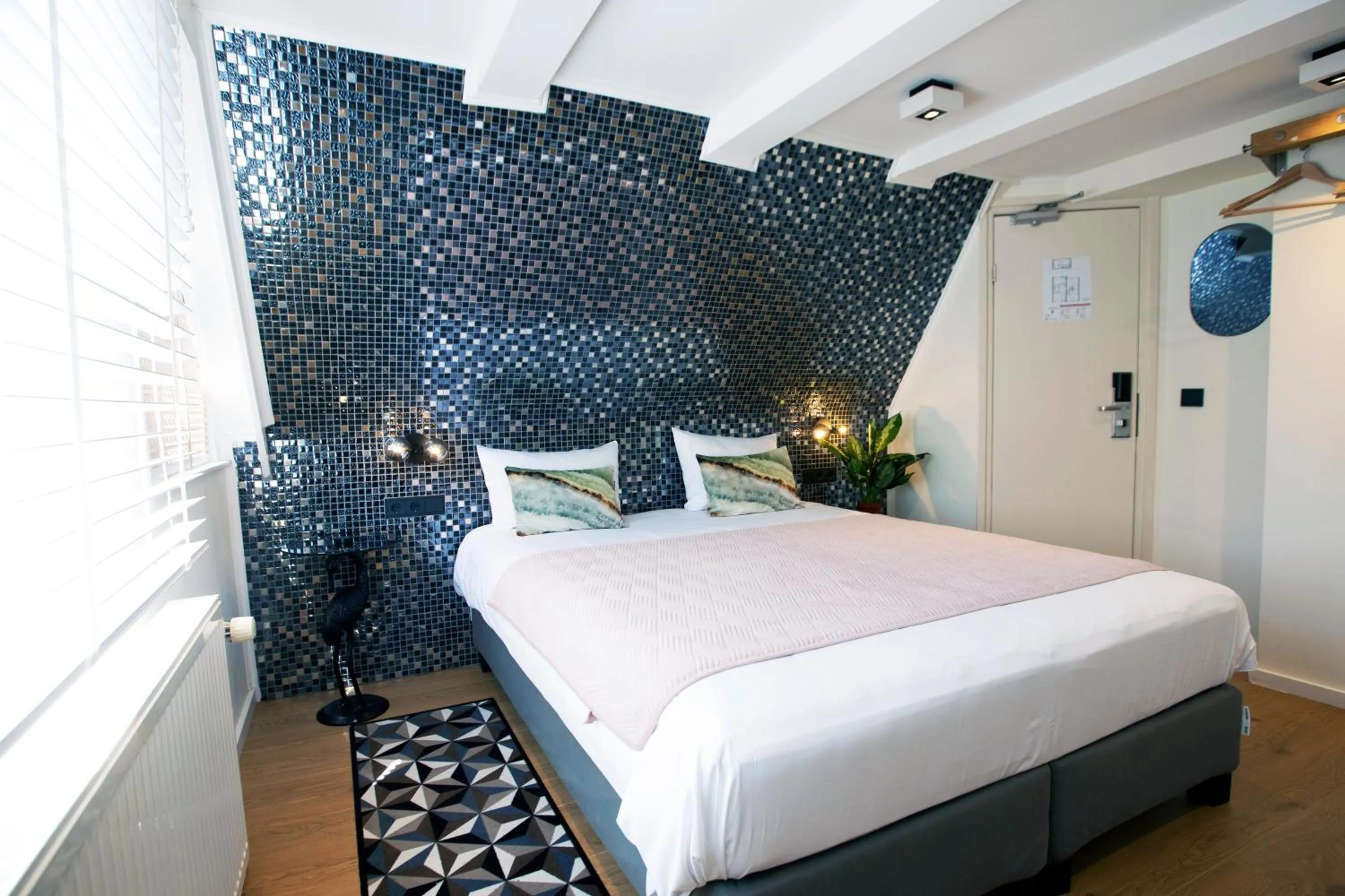 Bed in Quentin Golden Bear Hotel