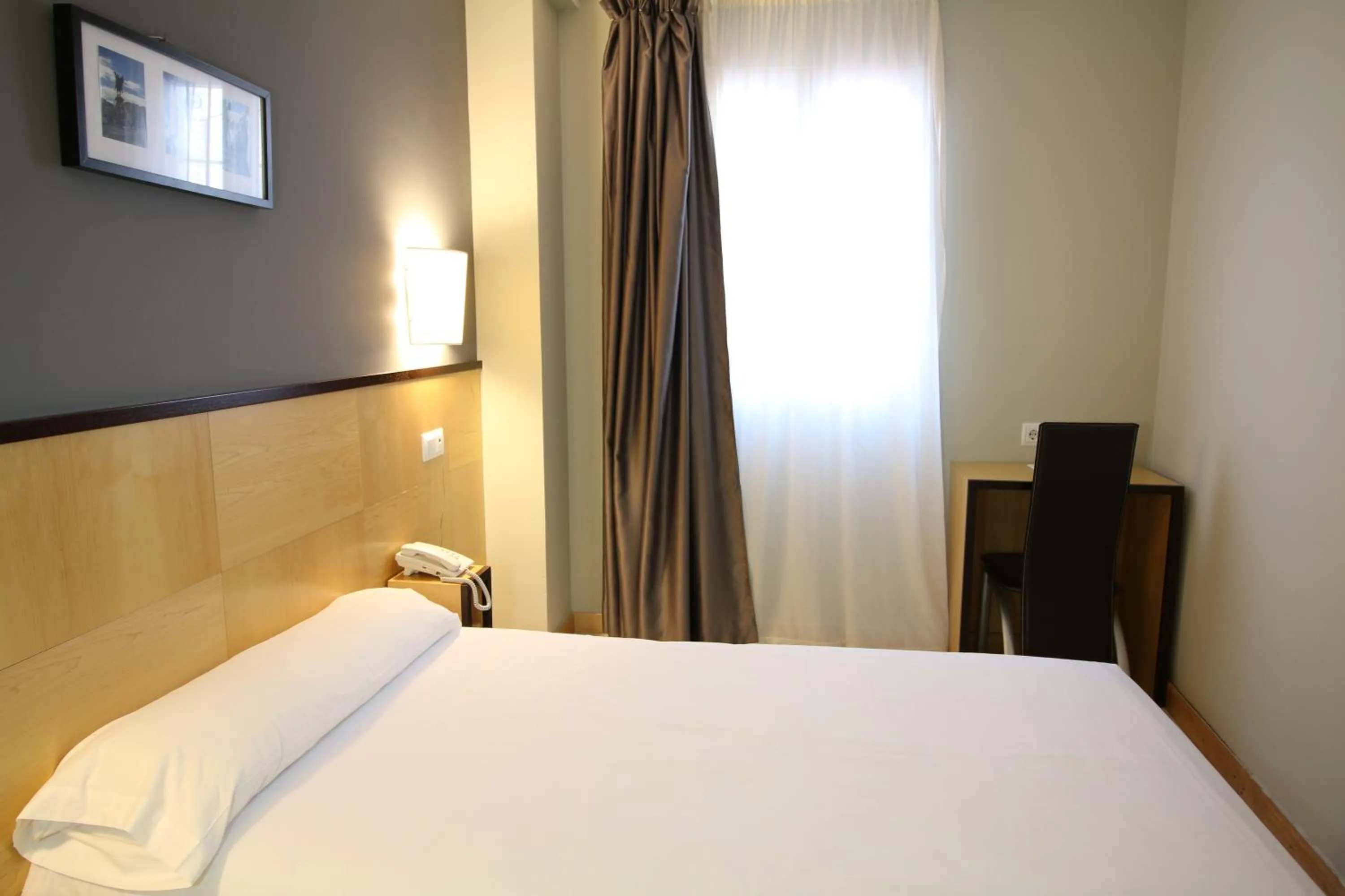 Bed in Hotel Alda Entrearcos