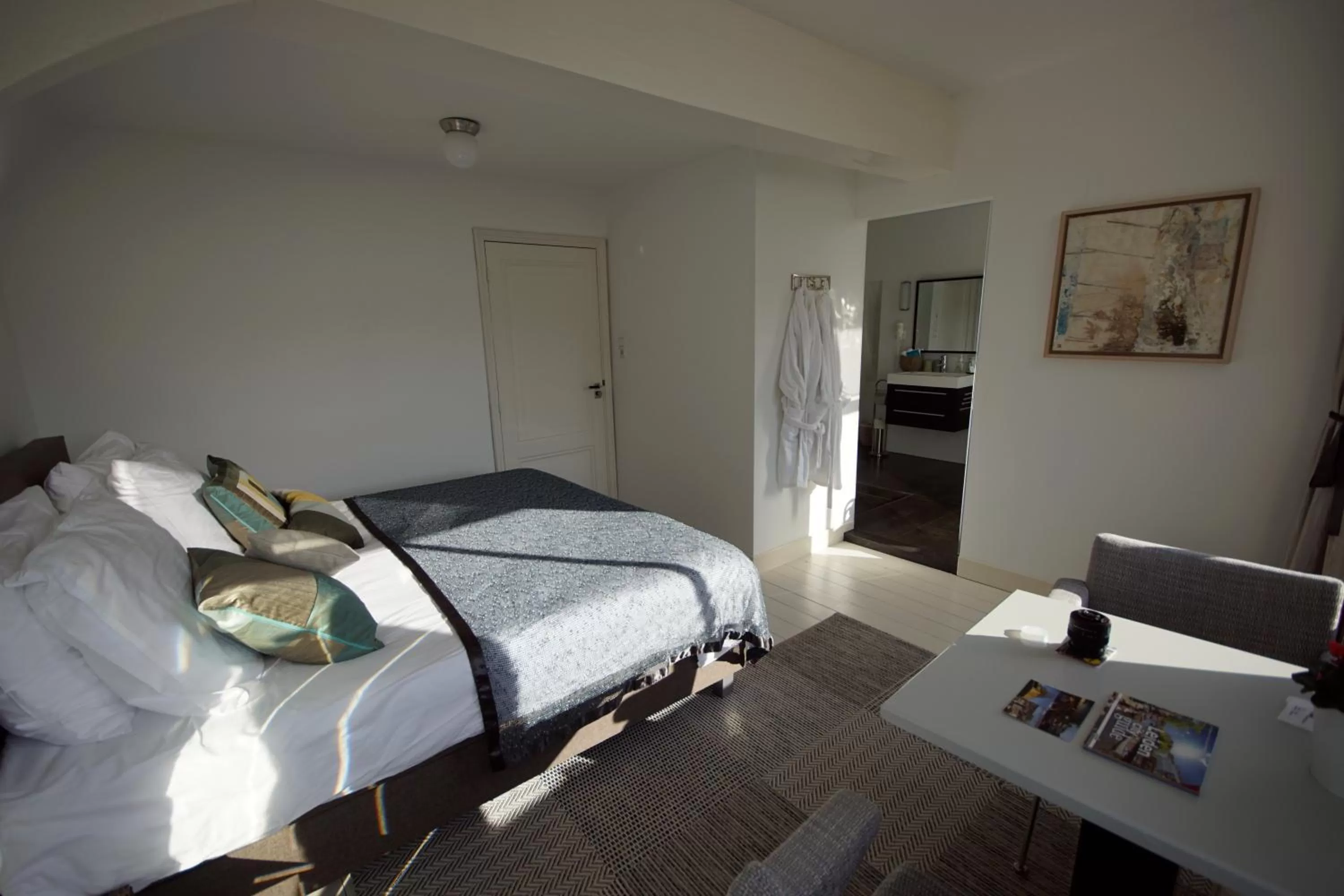 Property building, Bed in NR22 Leiden