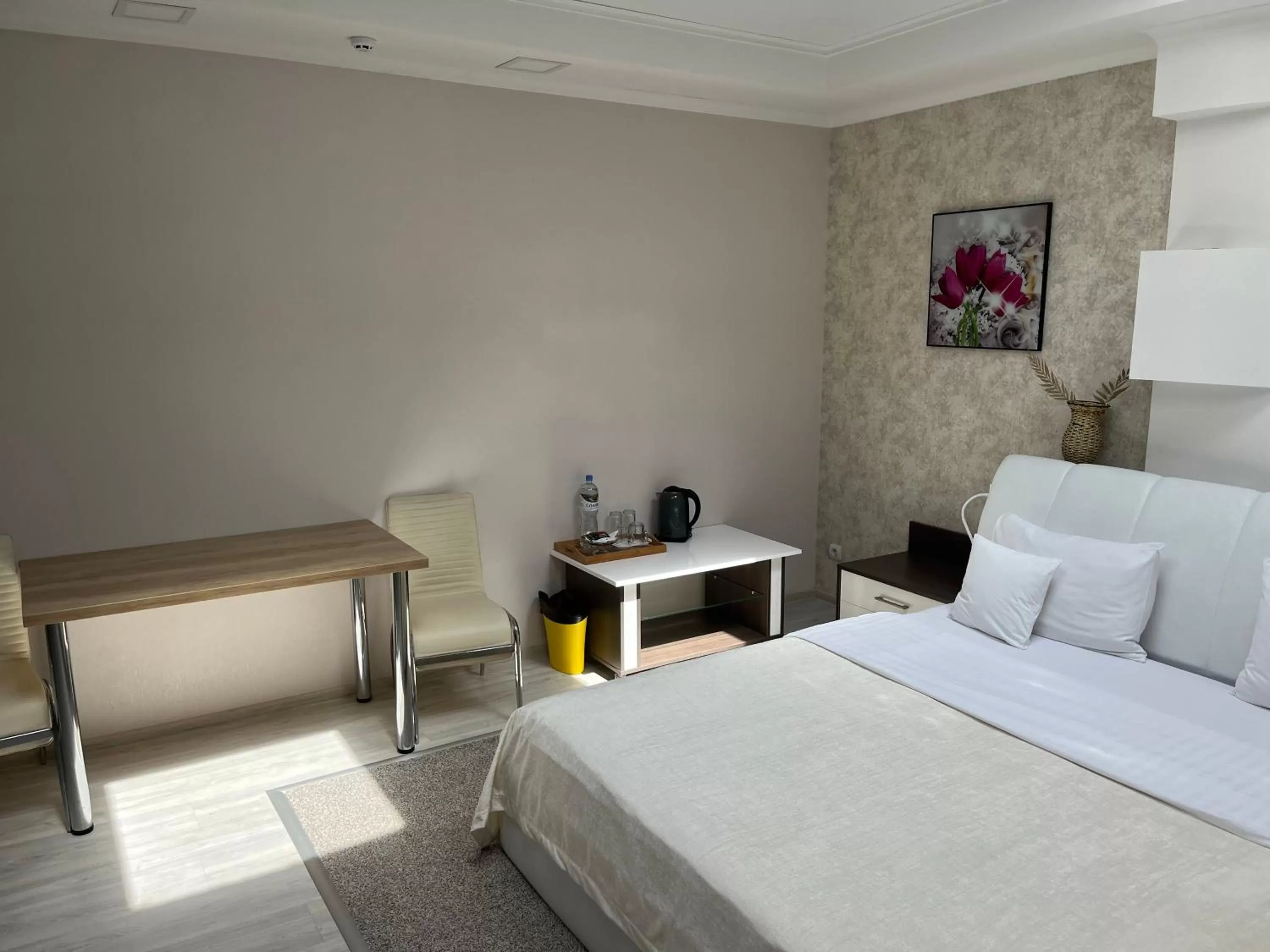 Photo of the whole room, Bed in Elite Hotel