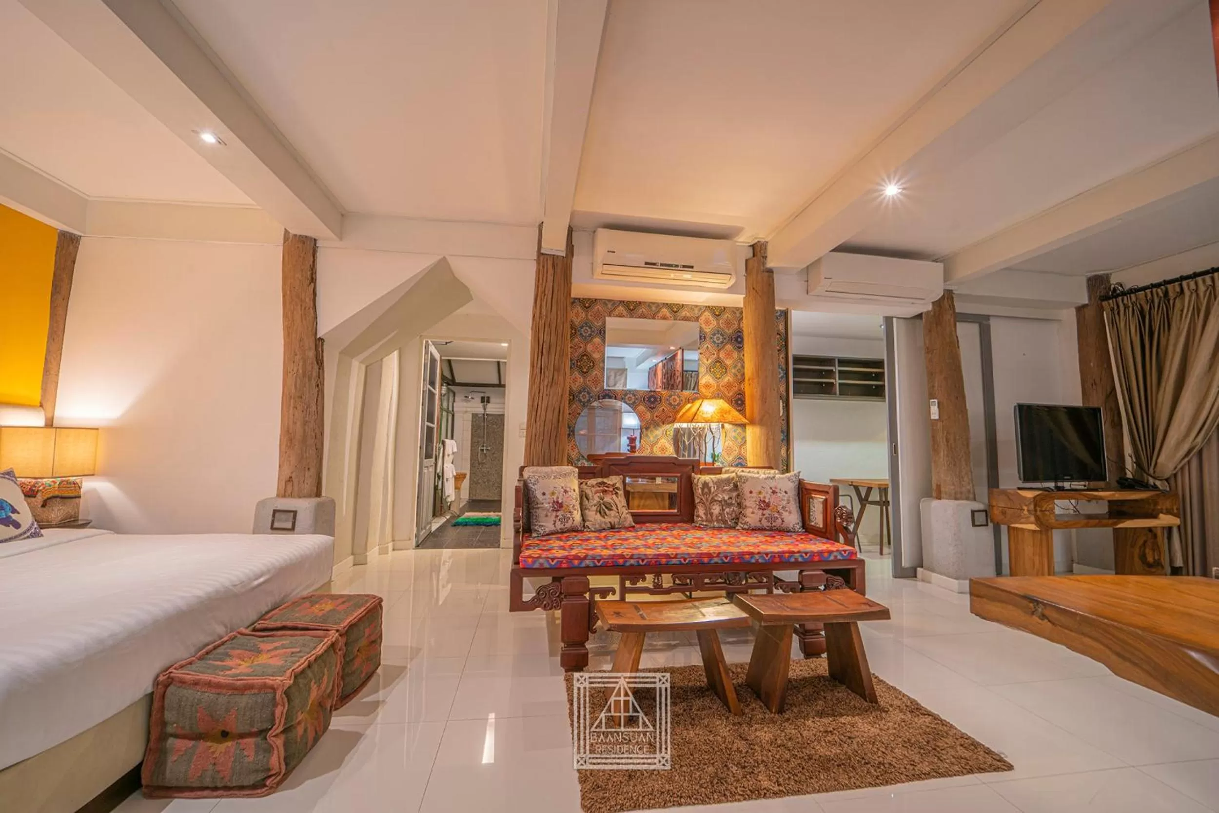 Living room, Bed in Baan Suan Residence เฮือนพักบ้านสวน