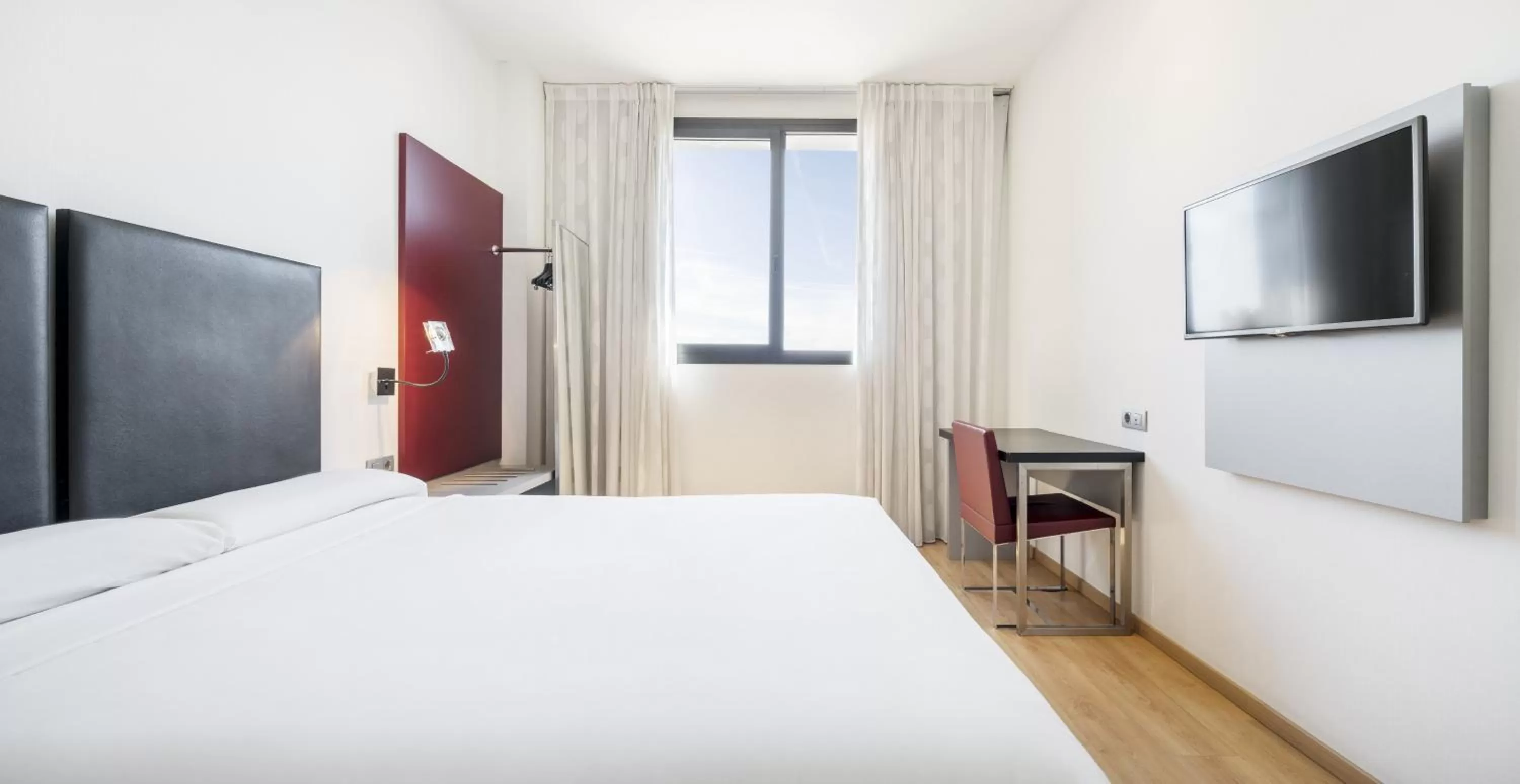 Photo of the whole room, Bed in Ilunion Aqua 3