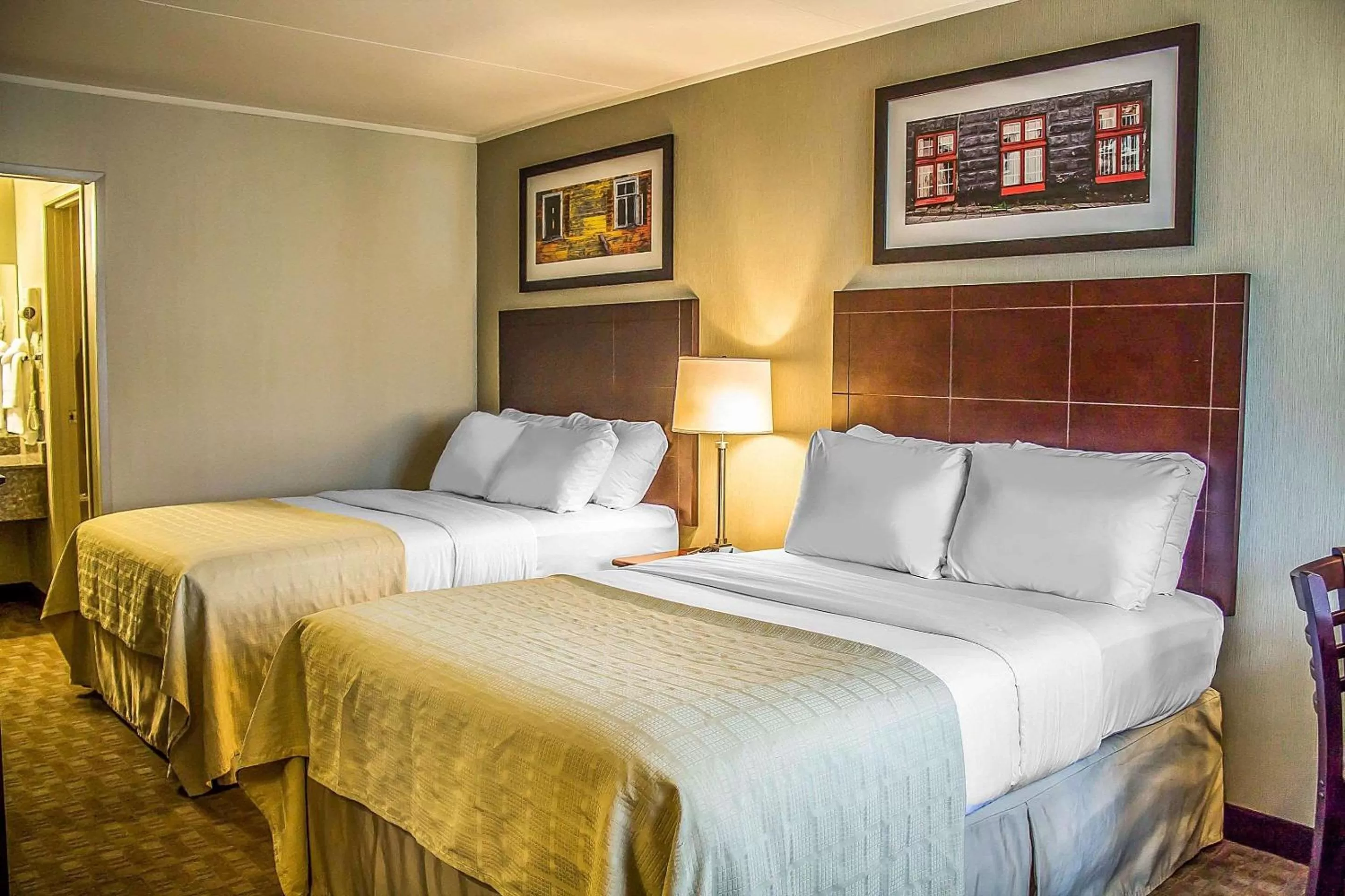 Photo of the whole room, Bed in Quality Inn Cambridge